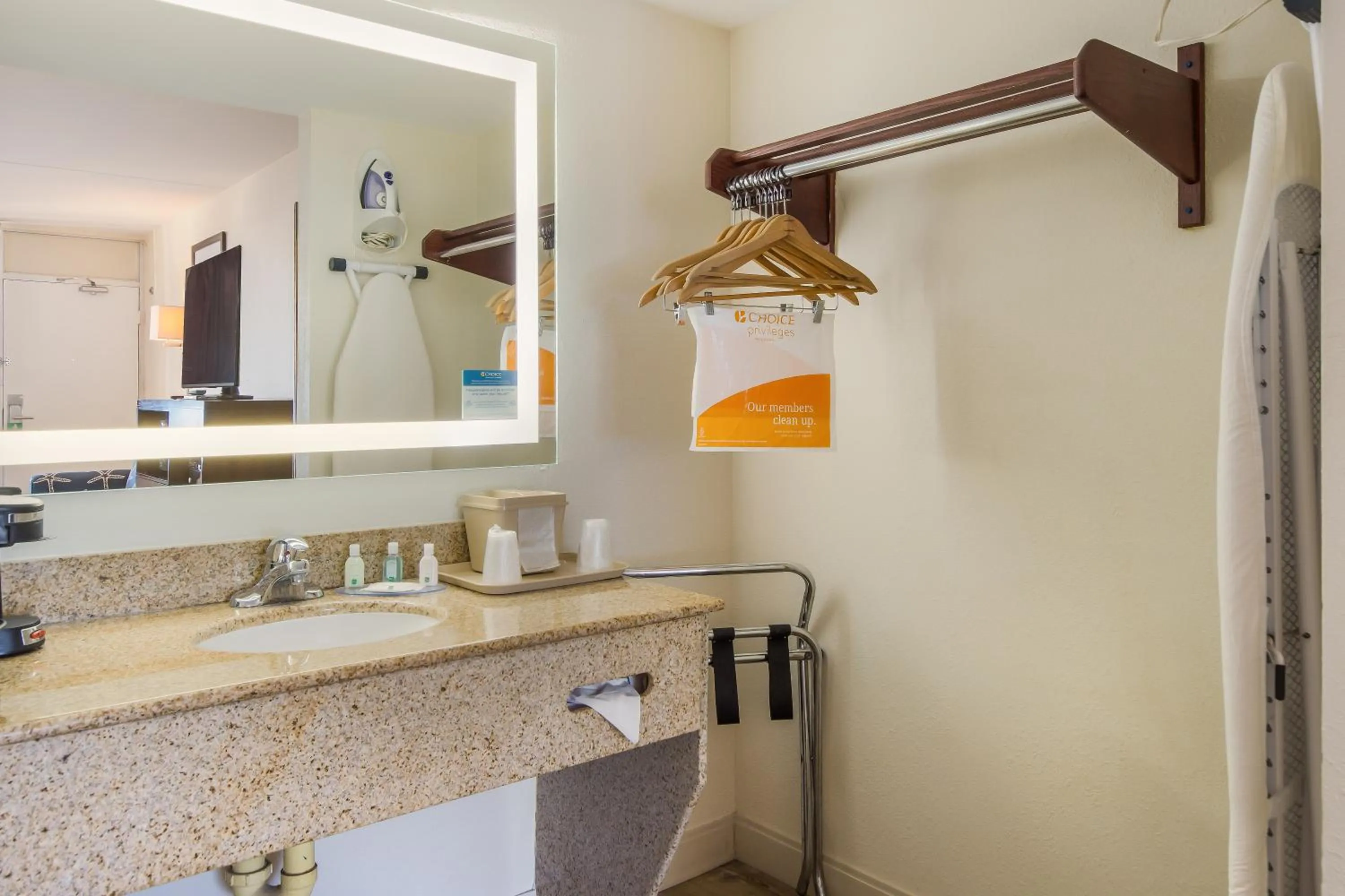 Bathroom in Quality Inn Bradenton - Sarasota North