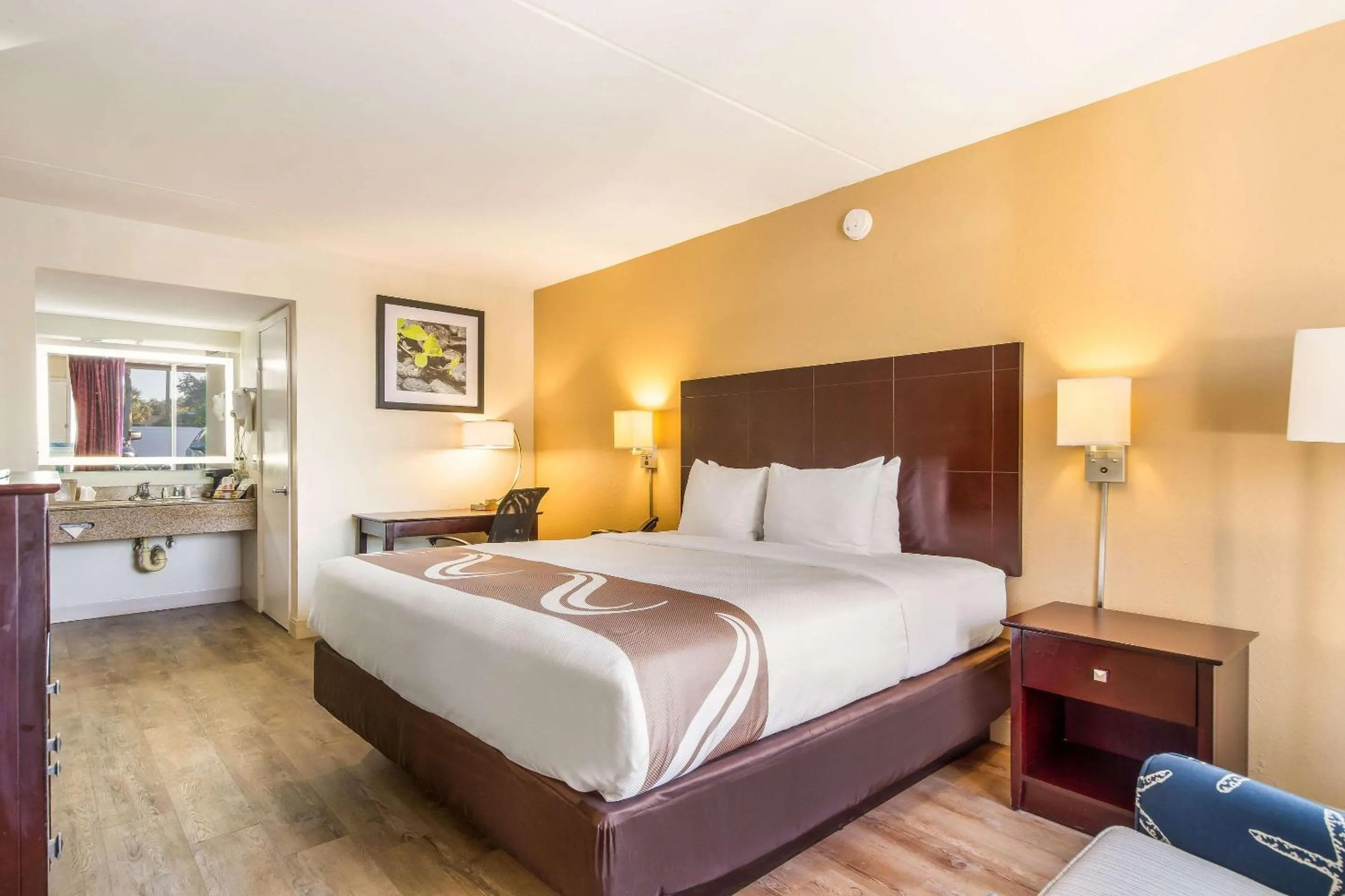 Photo of the whole room, Bed in Quality Inn Bradenton - Sarasota North