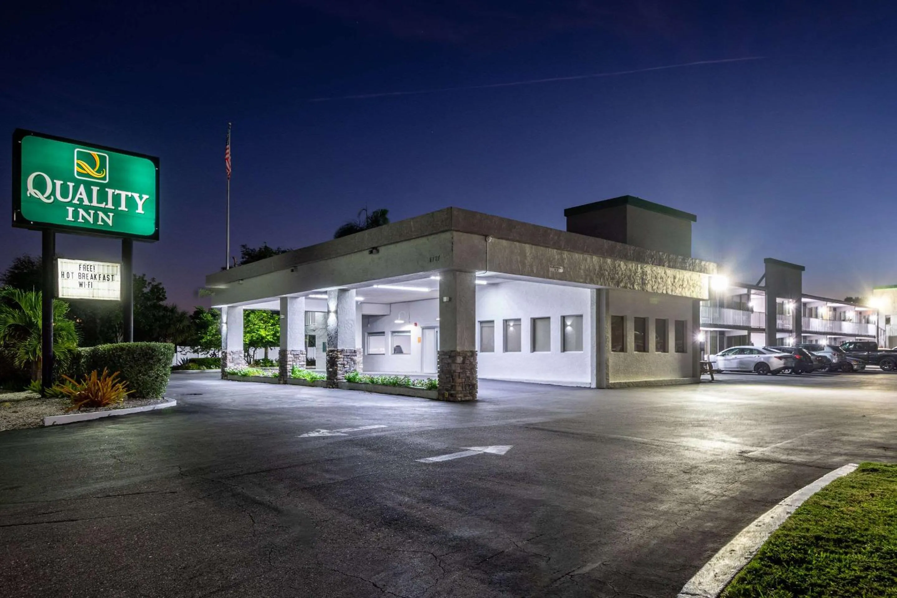 Property building in Quality Inn Bradenton - Sarasota North