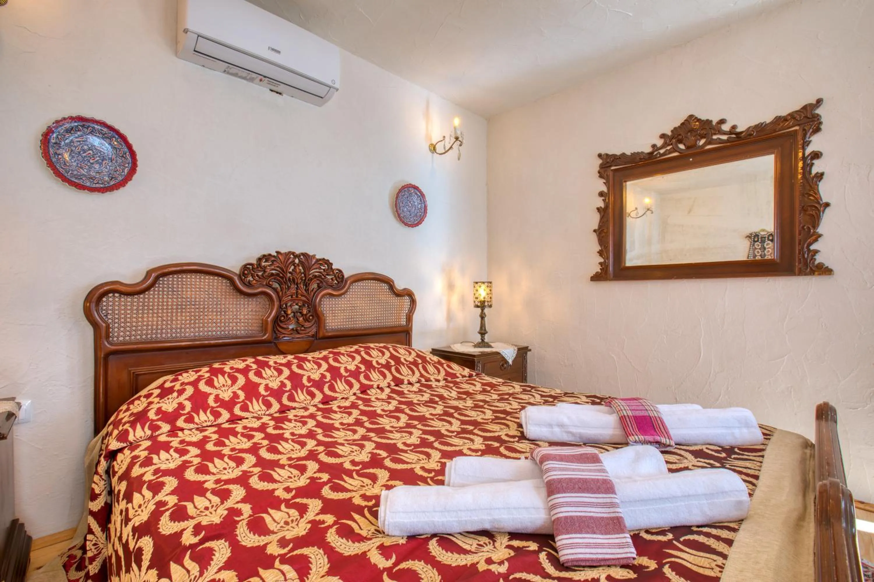 Bed in Kirazlı Sultan Konak