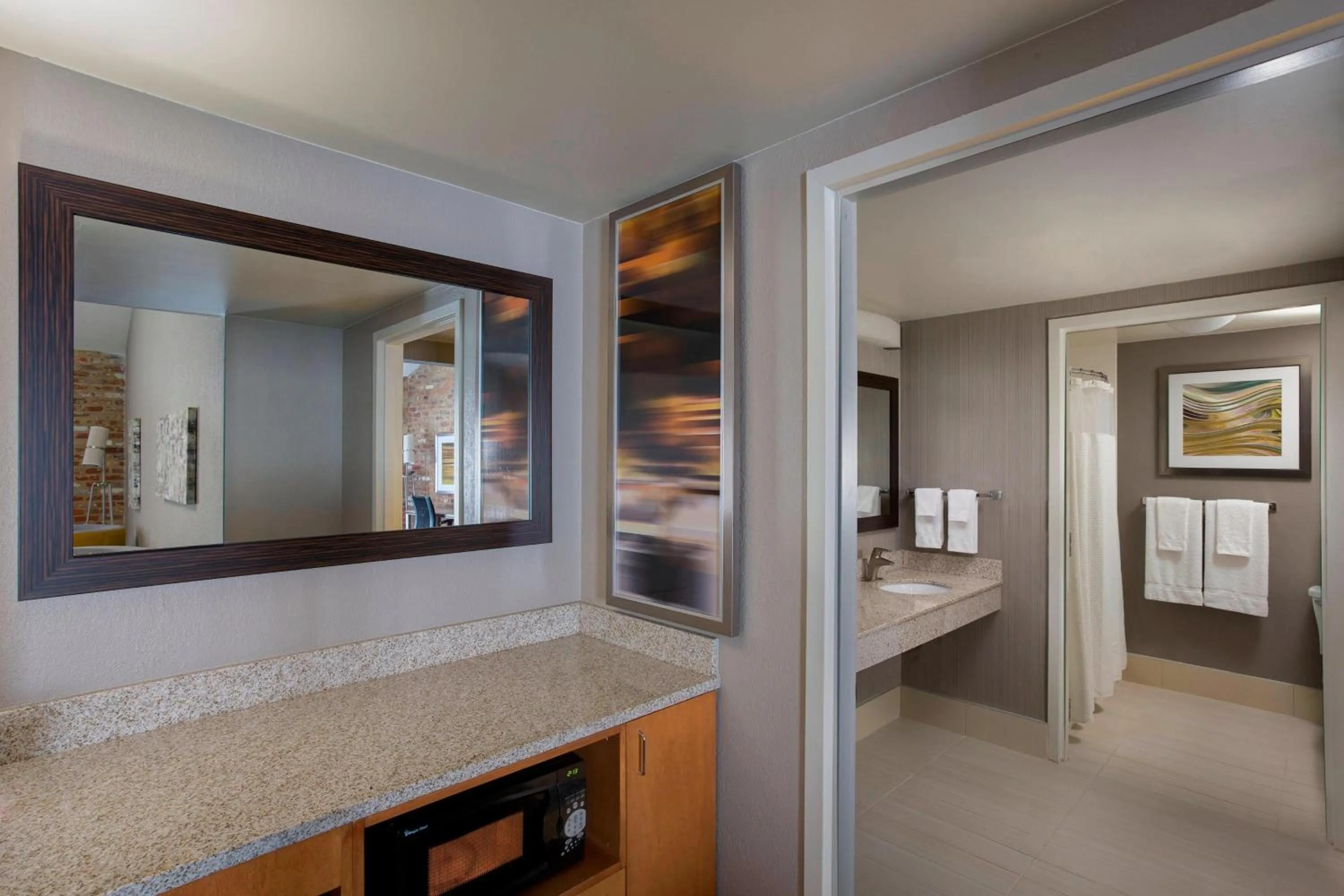 Bathroom in Courtyard by Marriott New Orleans Warehouse Arts District