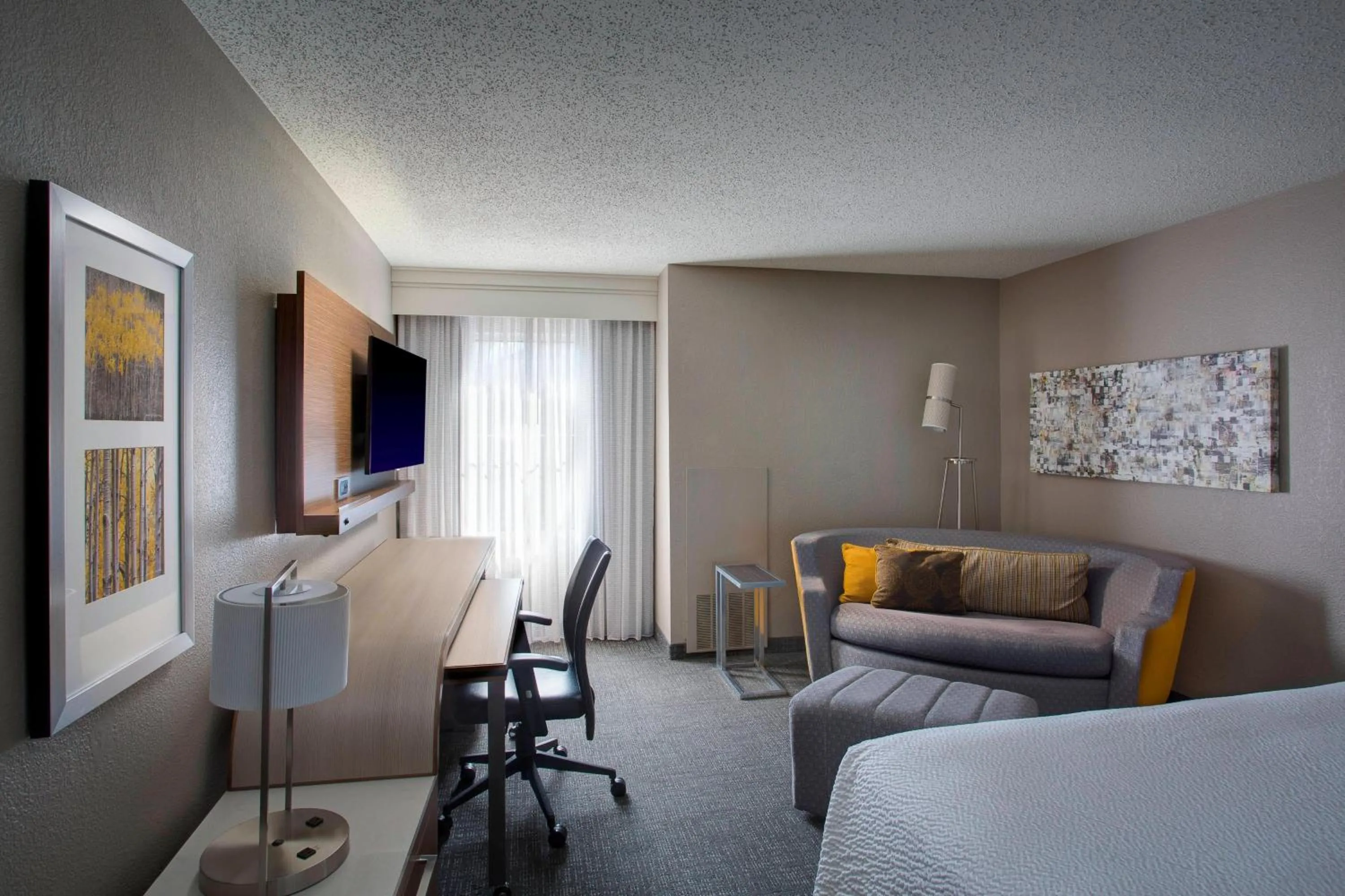 Photo of the whole room, Bed in Courtyard by Marriott New Orleans Warehouse Arts District