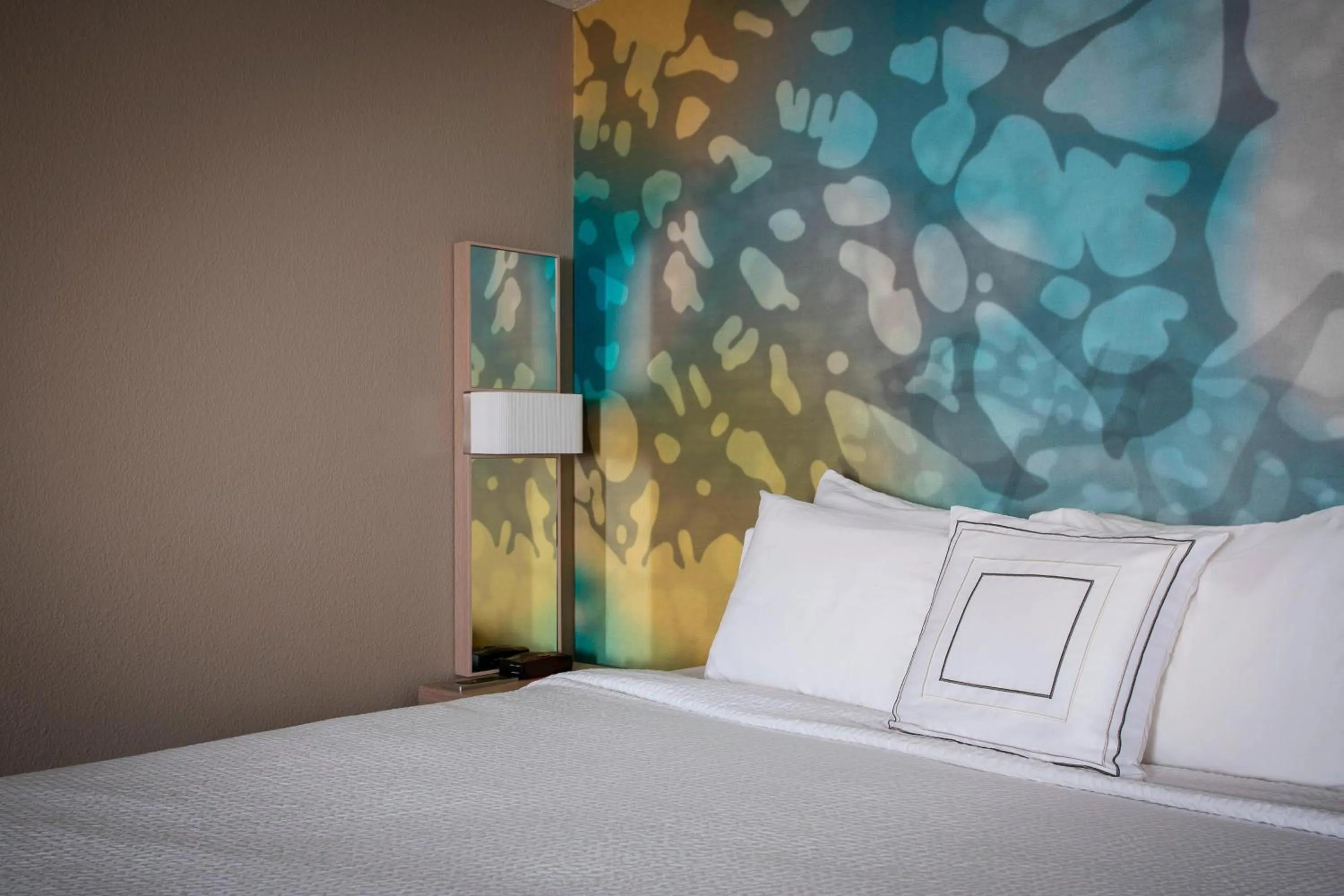 Photo of the whole room, Bed in Courtyard by Marriott New Orleans Warehouse Arts District