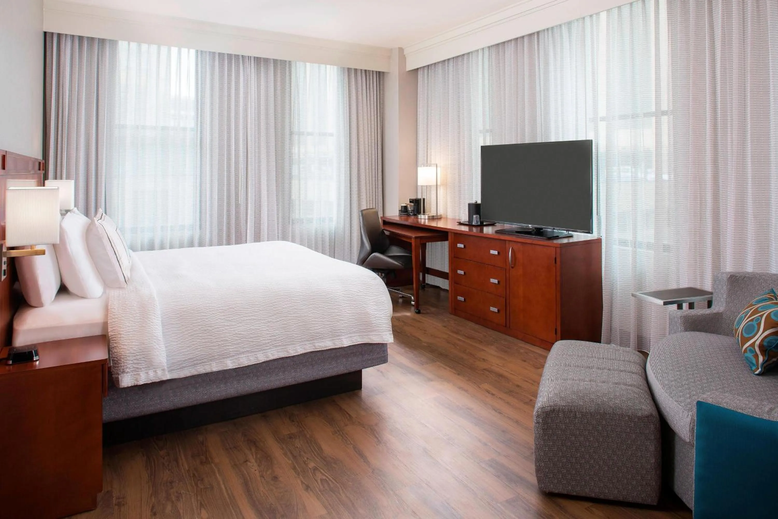 Photo of the whole room, Bed in Courtyard by Marriott New Orleans Downtown Near the French Quarter