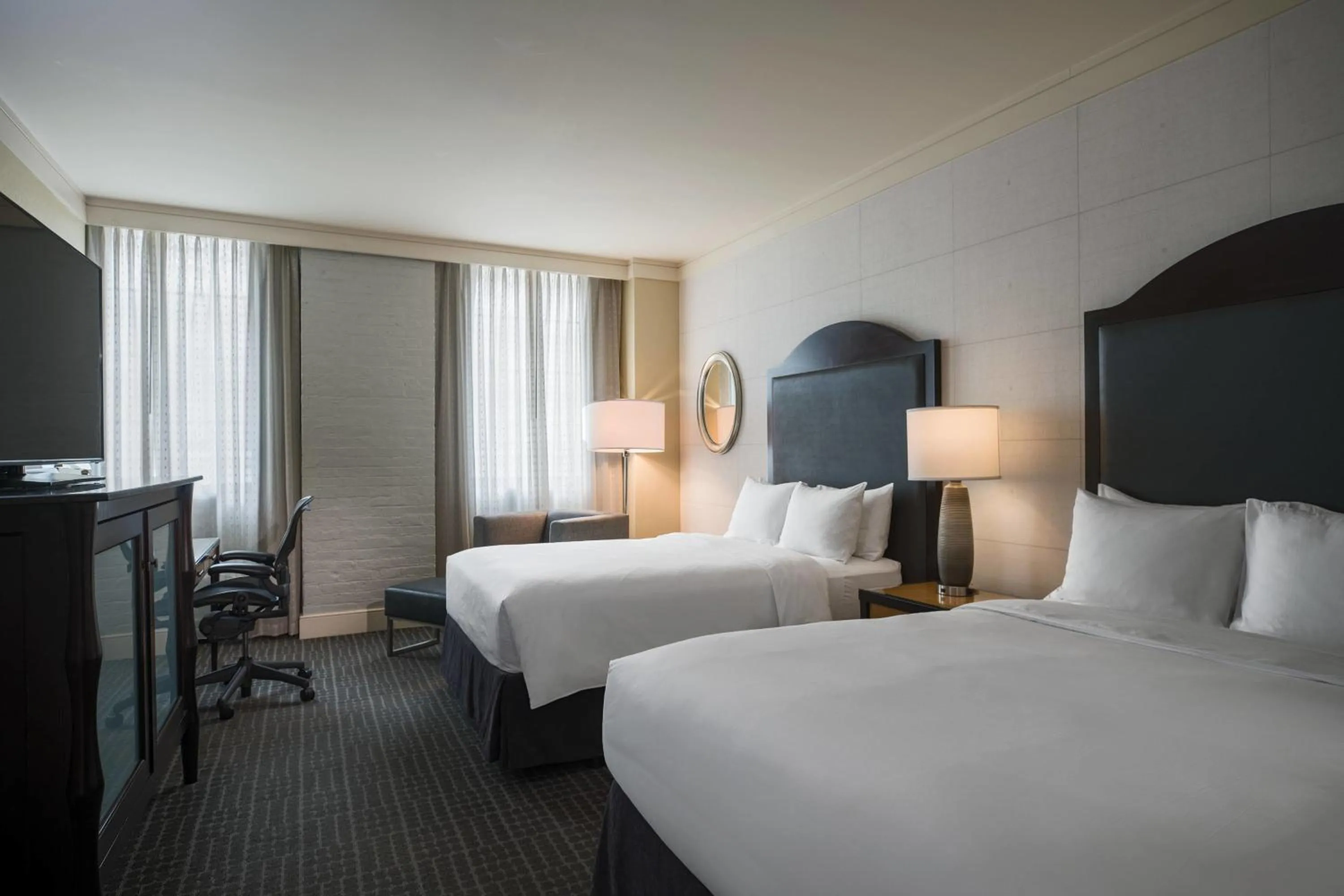 Photo of the whole room, Bed in Renaissance New Orleans Arts Warehouse District Hotel