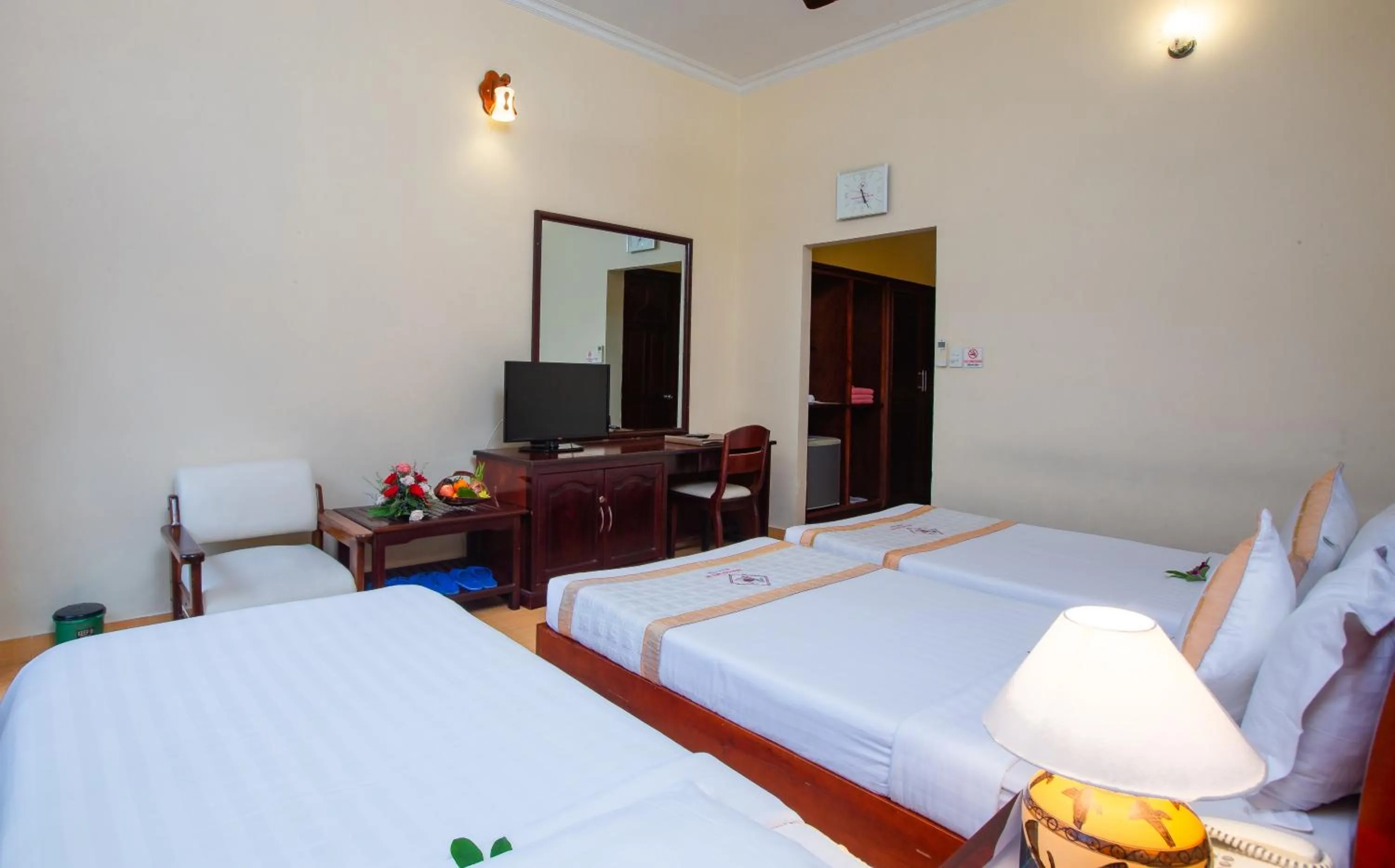 Bed in TIEN DAT MUI NE Resort & Spa
