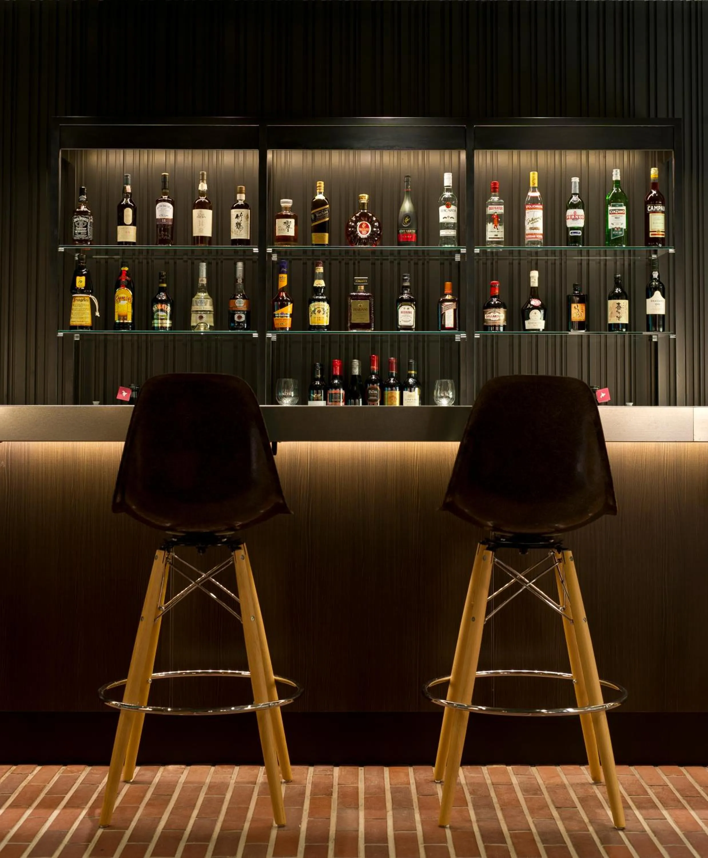 Lounge or bar in The Green Leaf Niseko Village, Tapestry Collection by Hilton