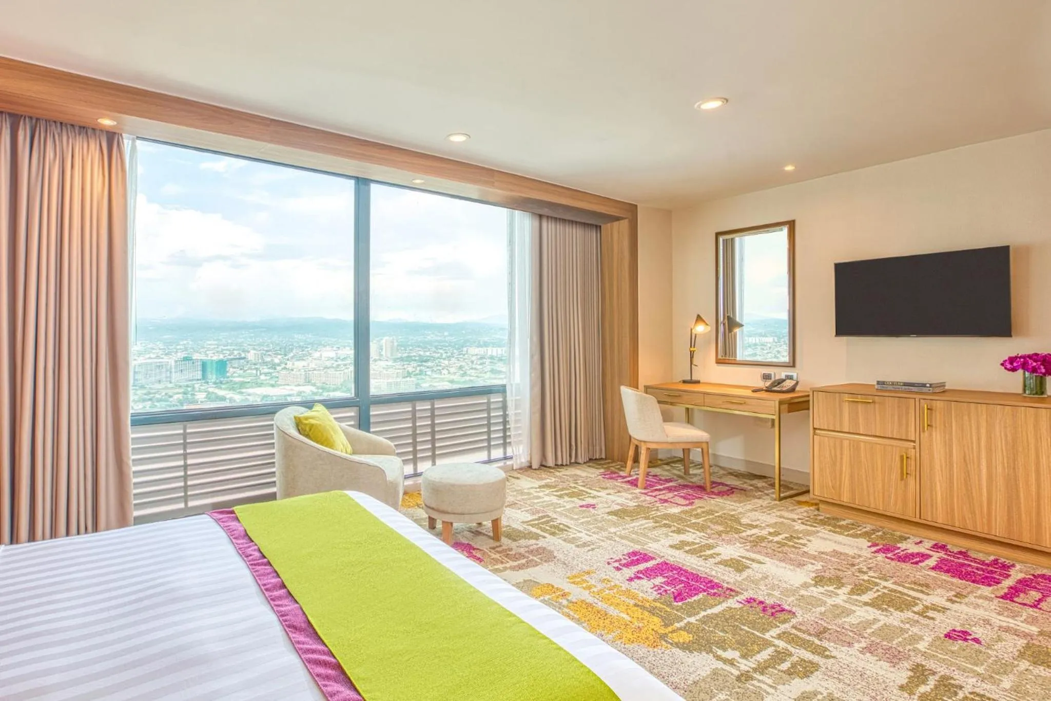 Bed in Eastwood Richmonde Hotel Quezon City