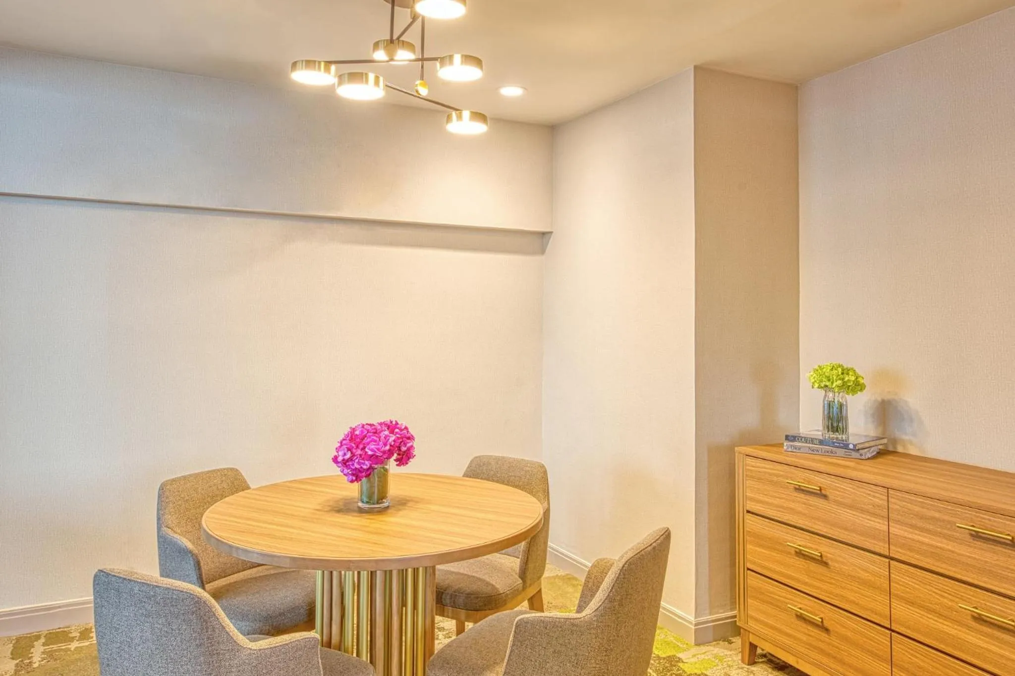 Dining area in Eastwood Richmonde Hotel Quezon City