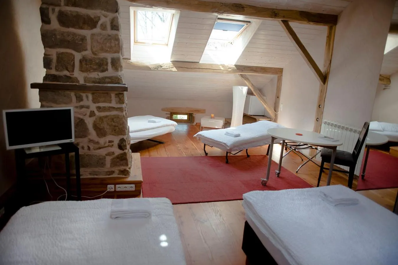 Photo of the whole room, Bed in Pas de Deux