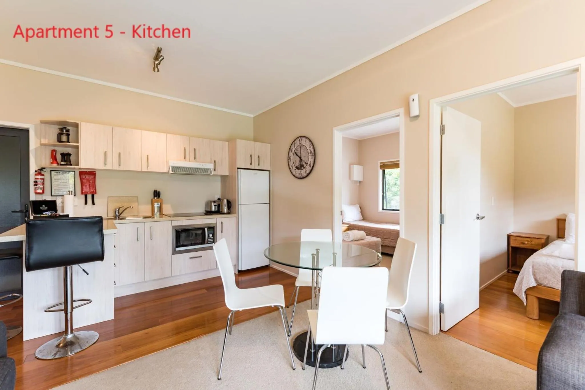 Kitchen or kitchenette in Bay of Islands Holiday Apartments
