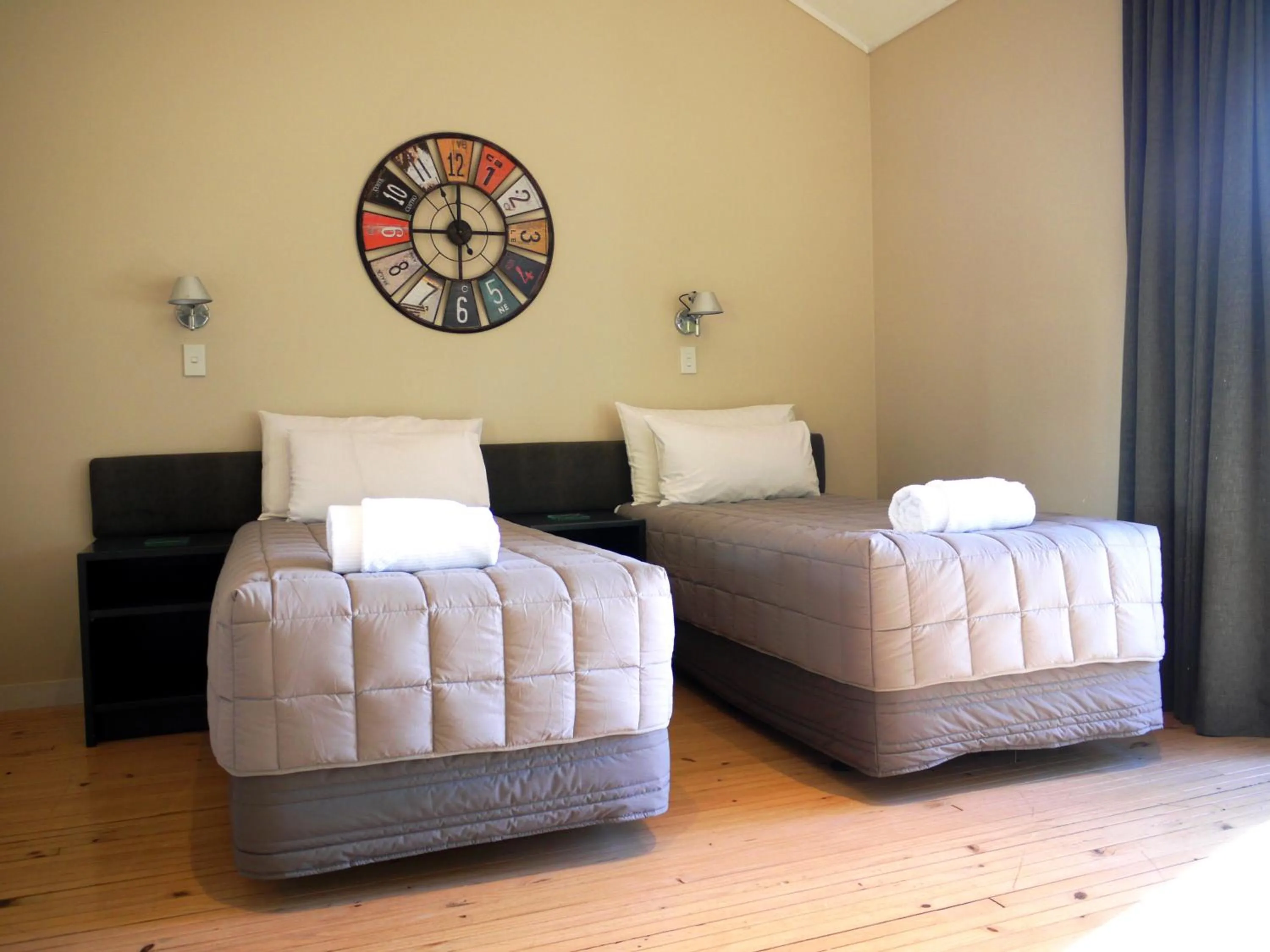 Bed in Bay of Islands Holiday Apartments