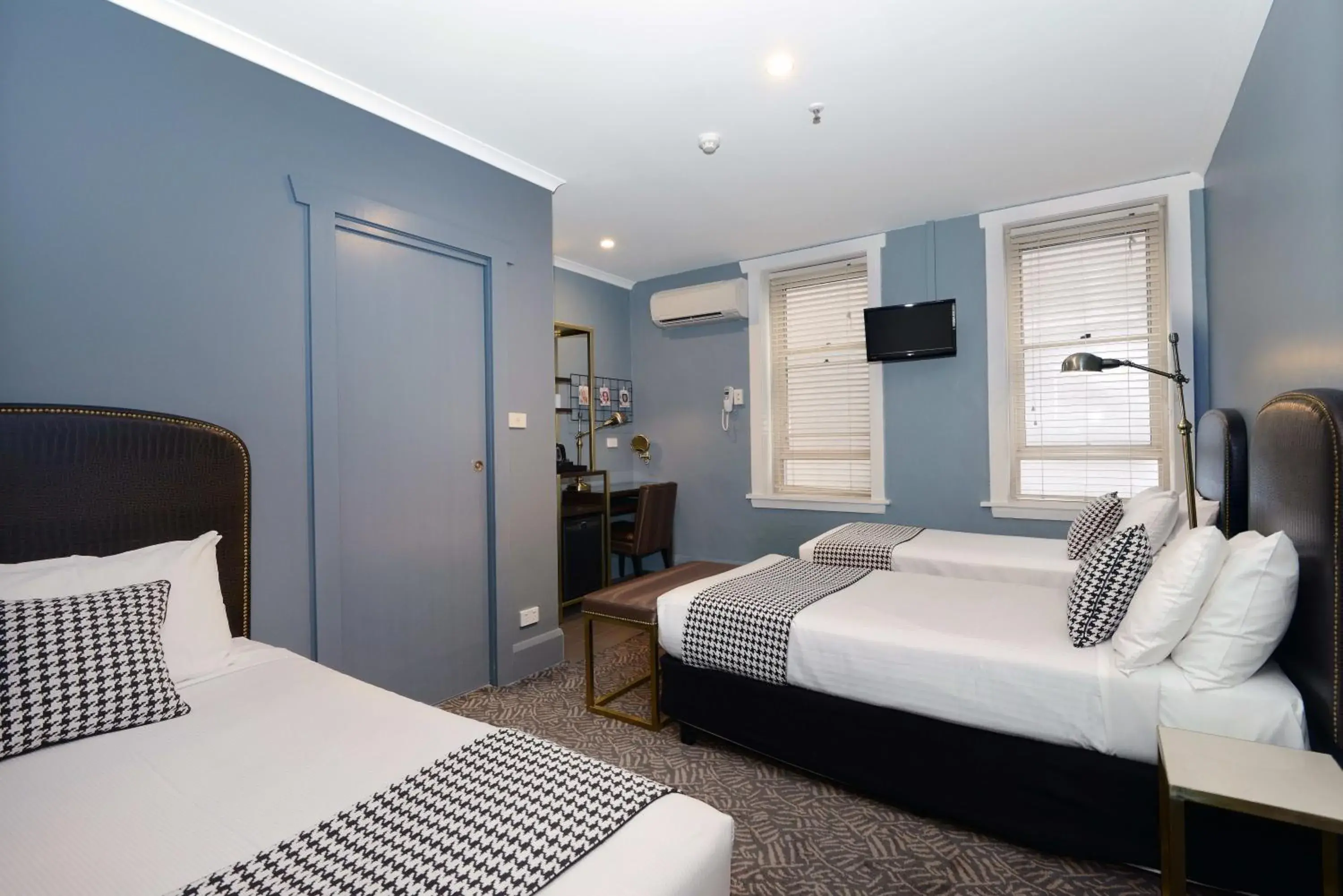 Triple Room with Private Bathroom in The Maisonette Triple Room with Private Bathroom in The Maisonette