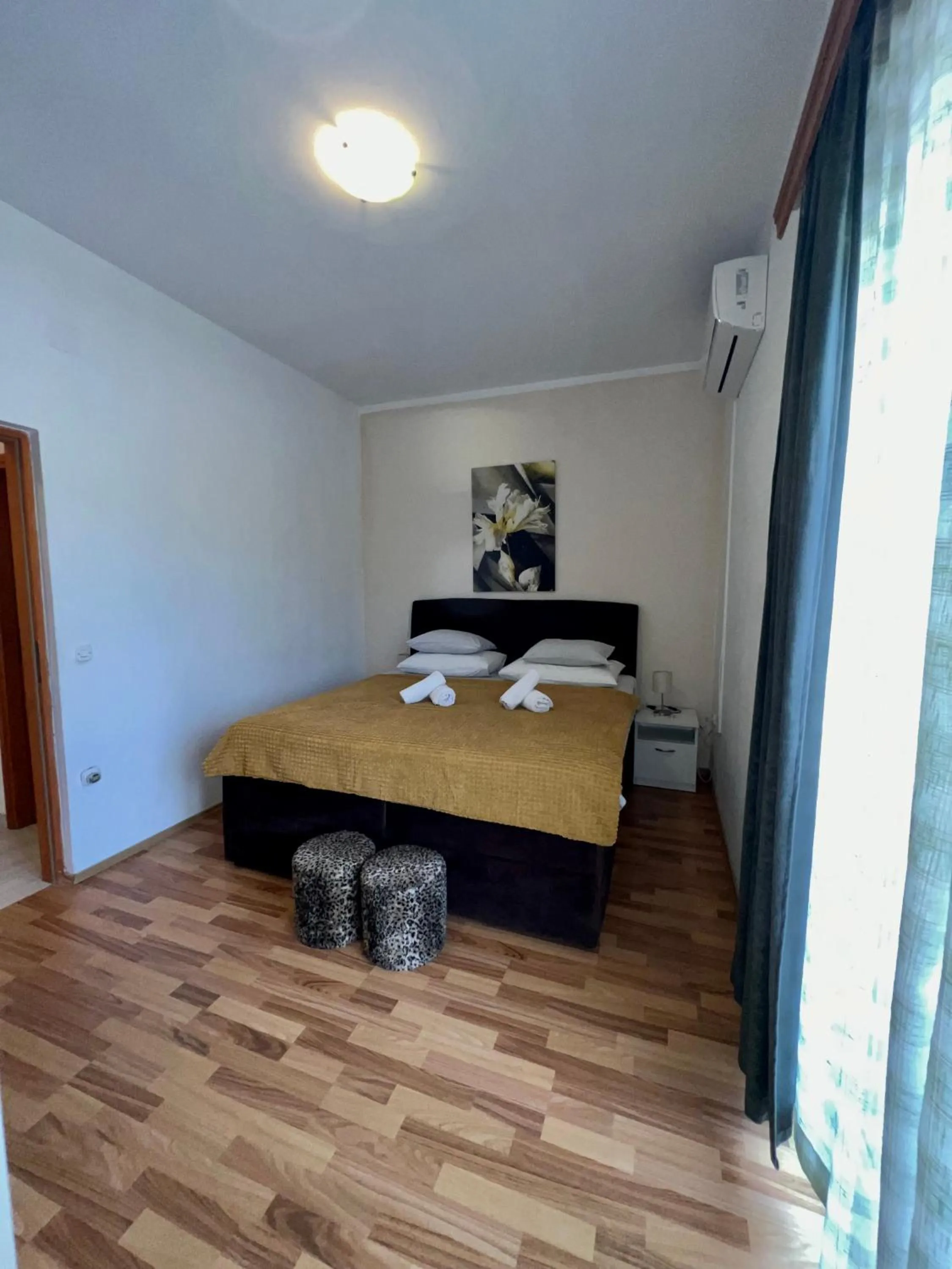 Bedroom, Bed in Apartments and pansion M&R