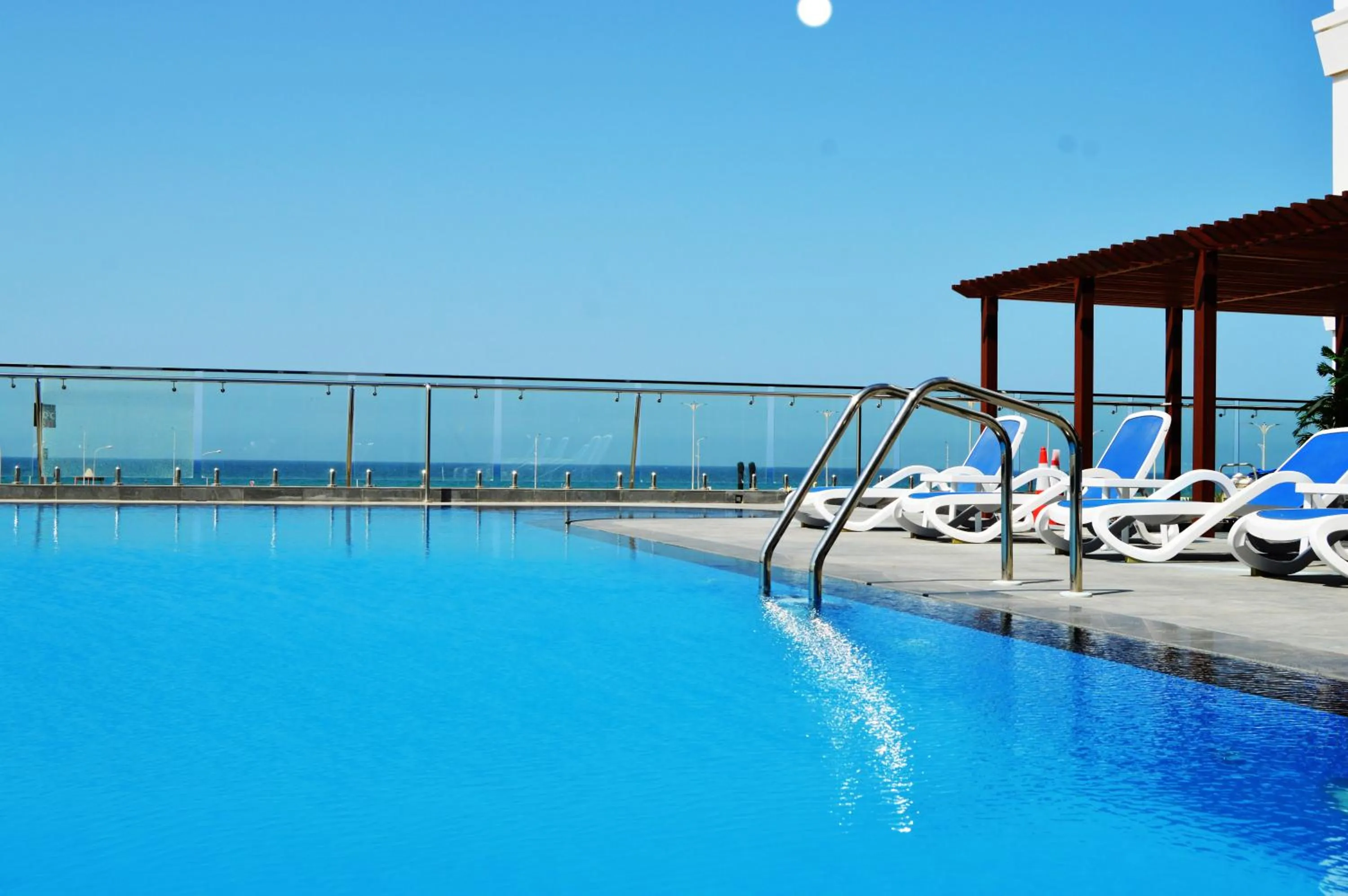 Swimming pool in Sur Grand Hotel