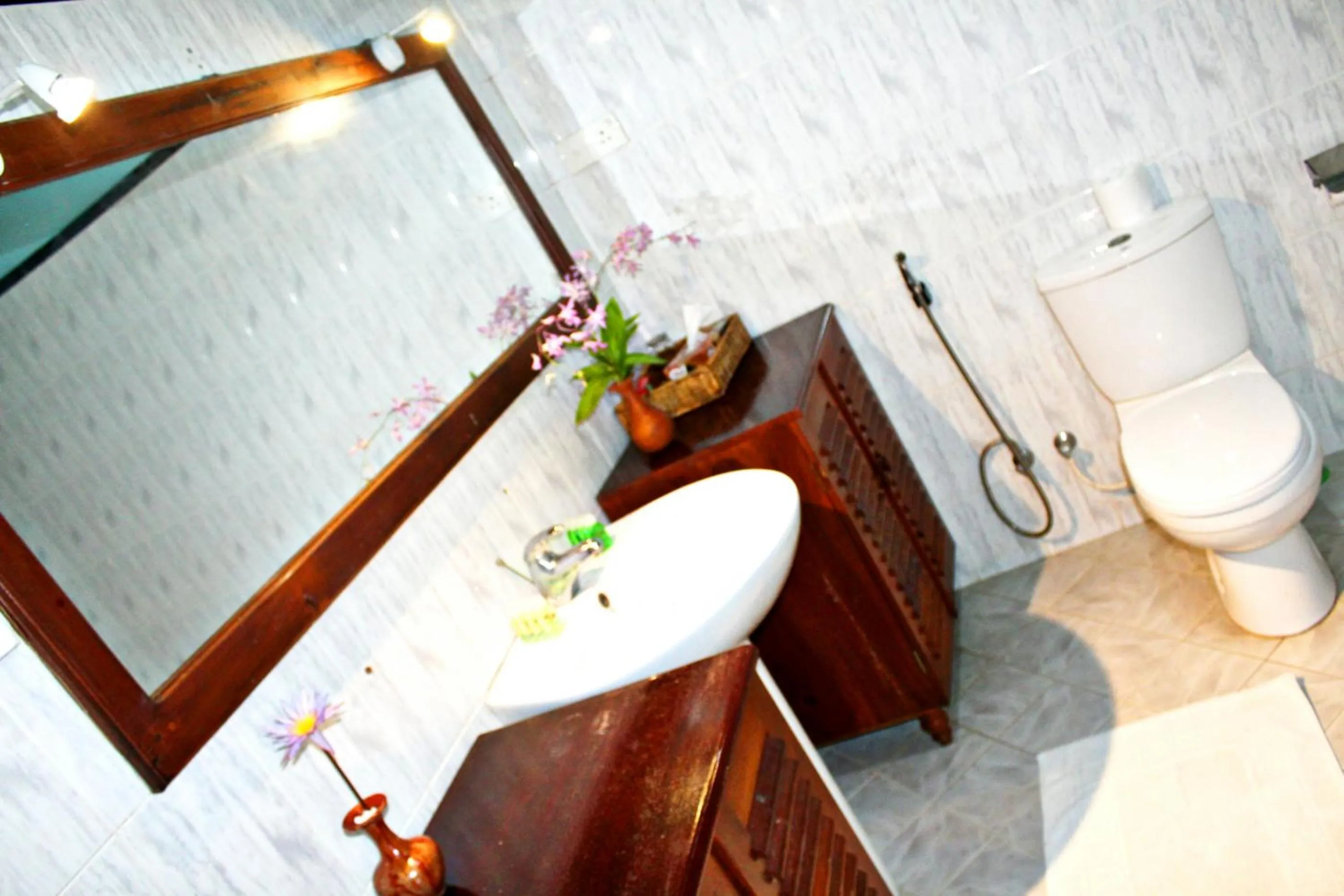 Bathroom in Sandali Walauwa