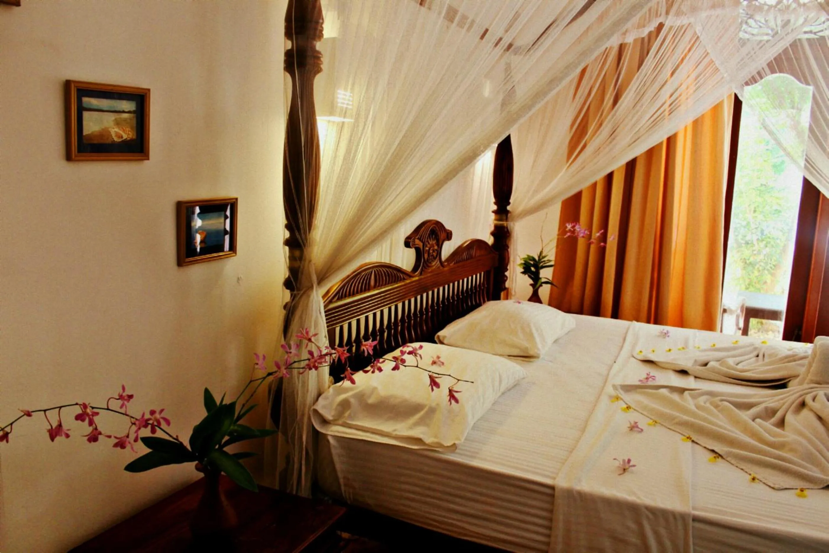 People, Bed in Sandali Walauwa