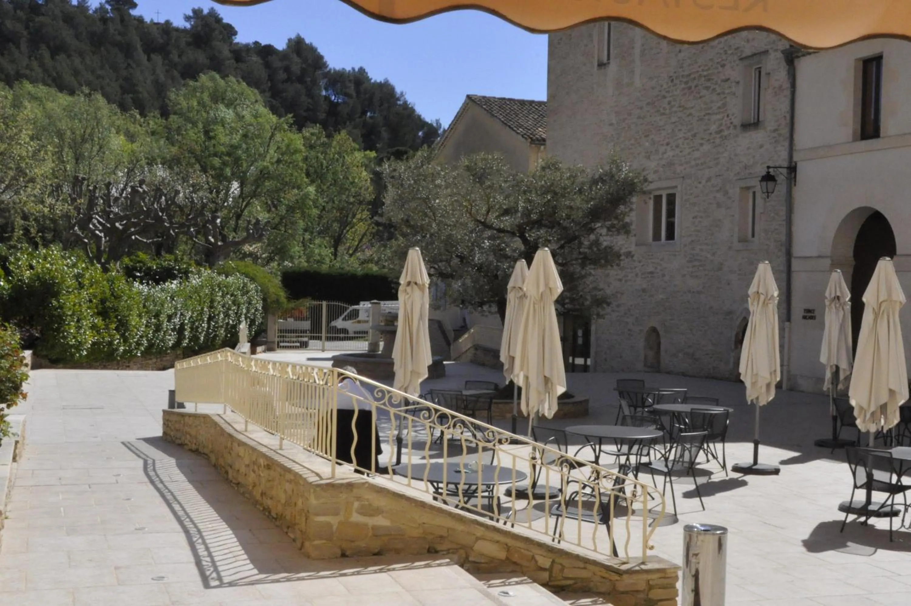Patio in Hôtellerie Notre Dame de Lumières