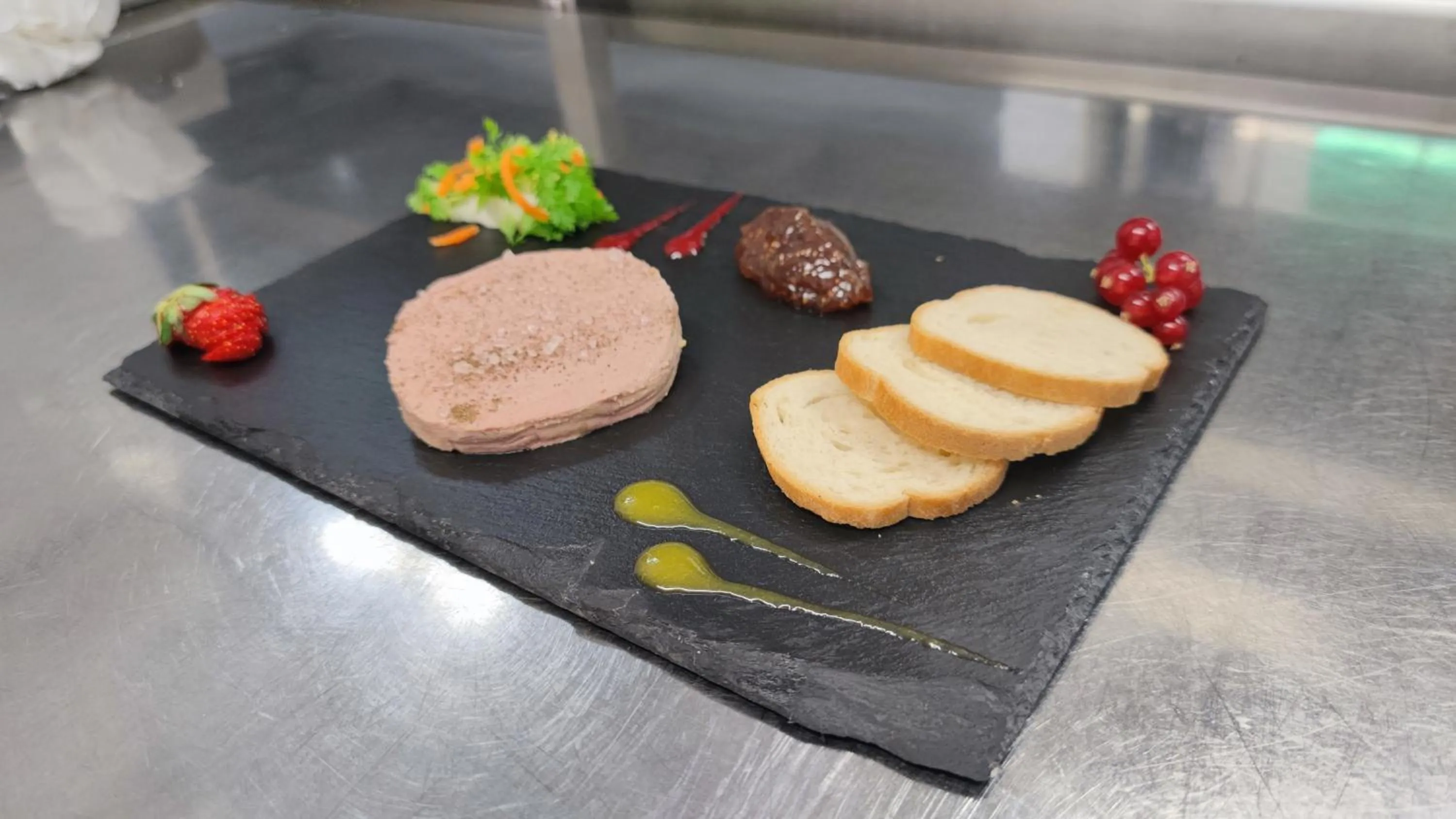 Food and drinks in Hôtellerie Notre Dame de Lumières