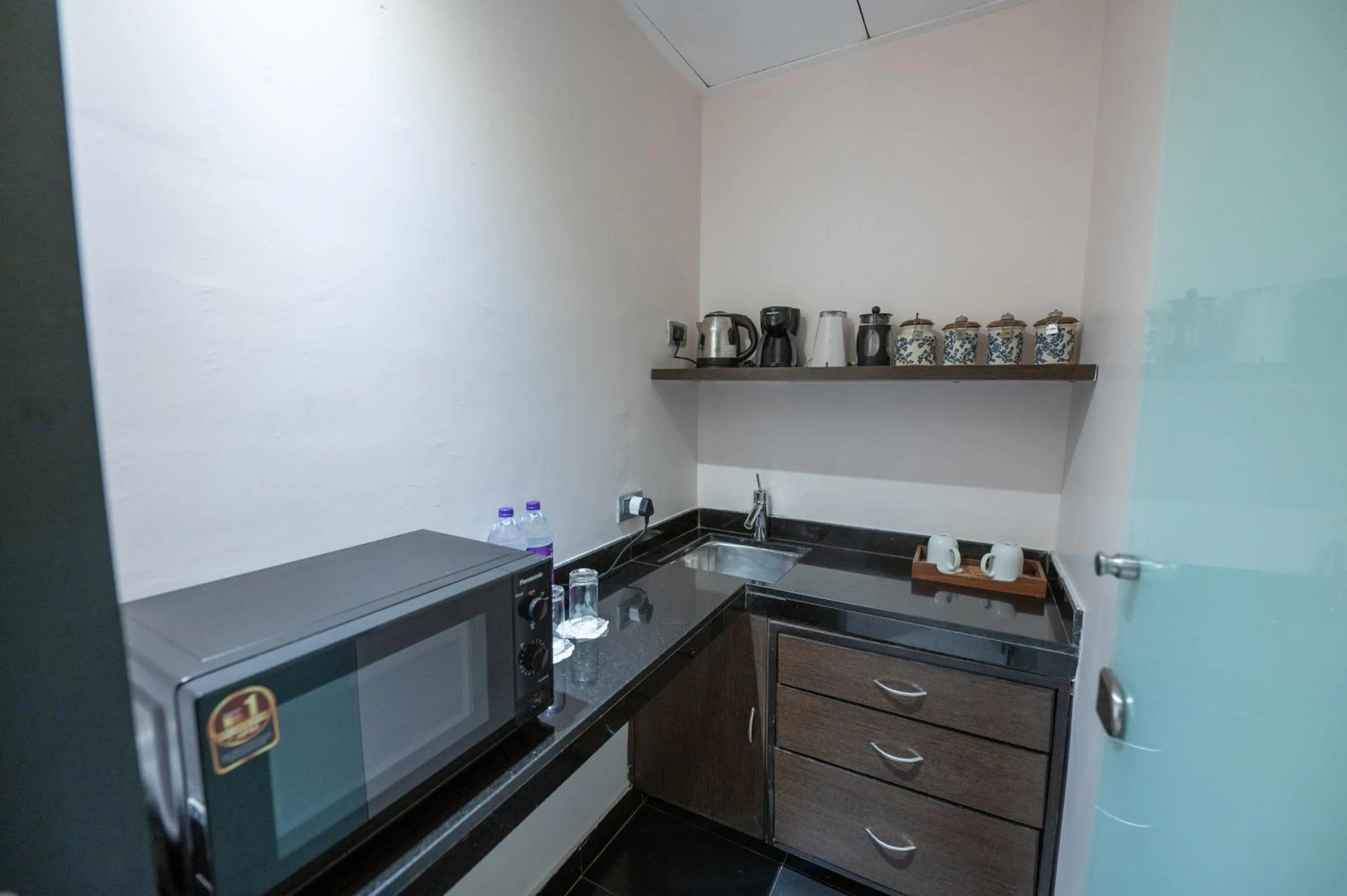 Coffee/tea facilities in O Hotel Goa, Candolim Beach