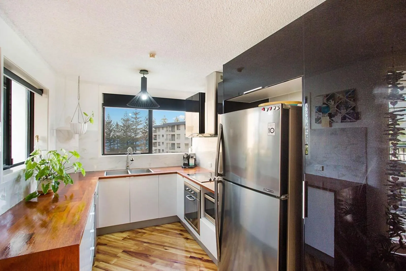 Kitchen or kitchenette in Horizons Holiday Apartments - OFFICIAL