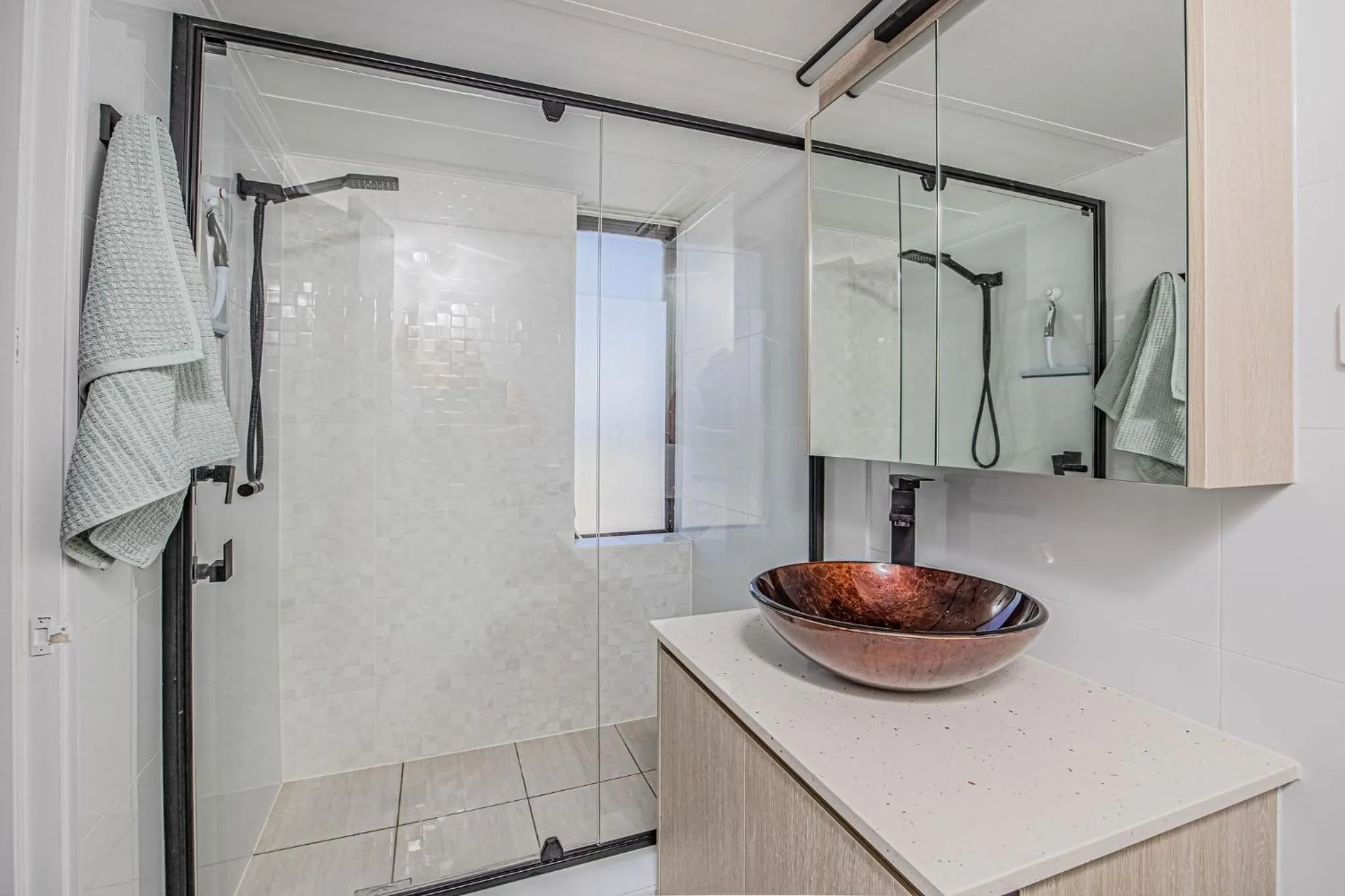 Shower in Horizons Holiday Apartments - OFFICIAL