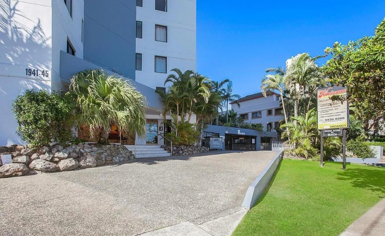 Facade/entrance in Horizons Holiday Apartments - OFFICIAL