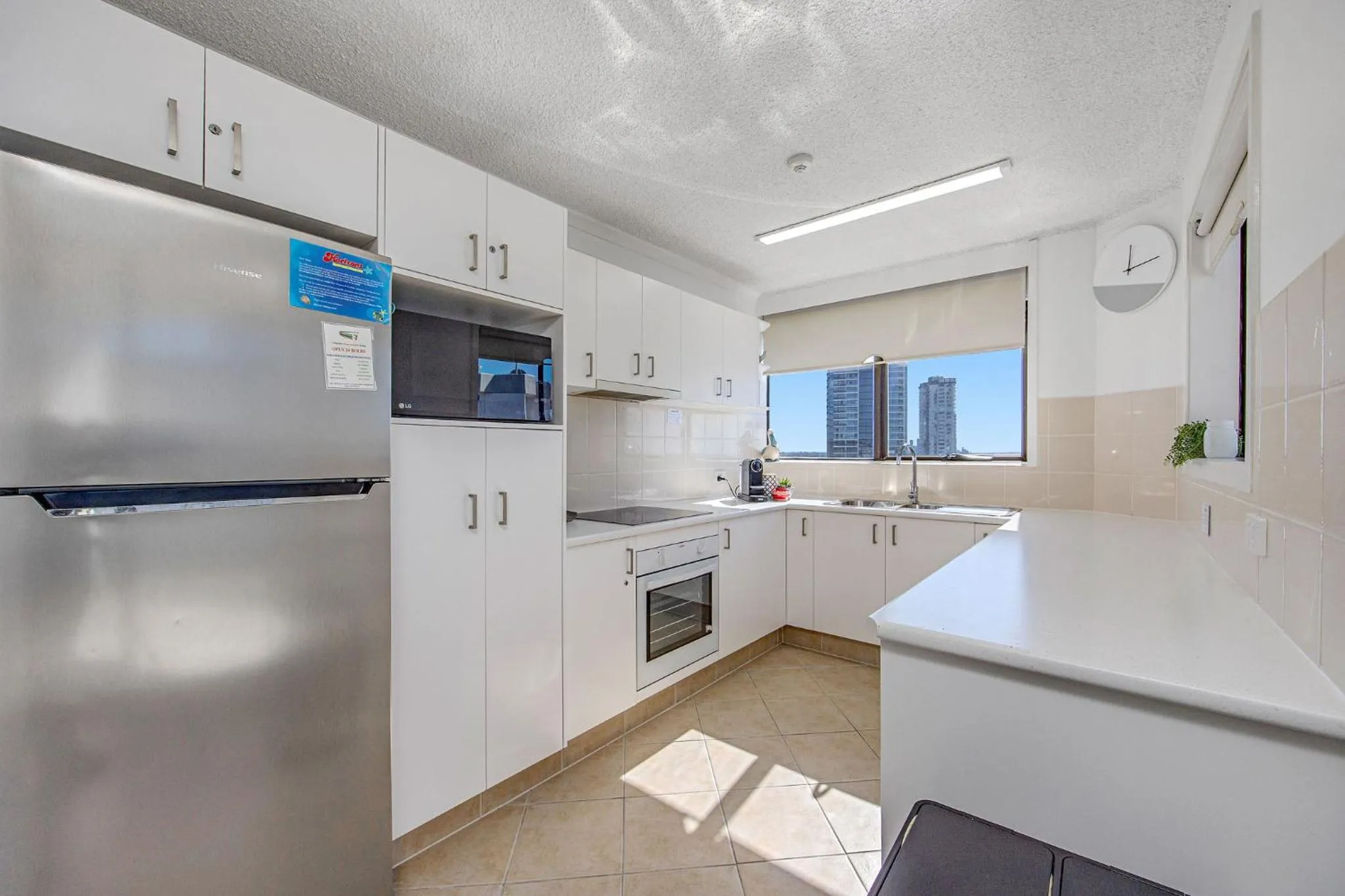 Kitchen or kitchenette in Horizons Holiday Apartments - OFFICIAL