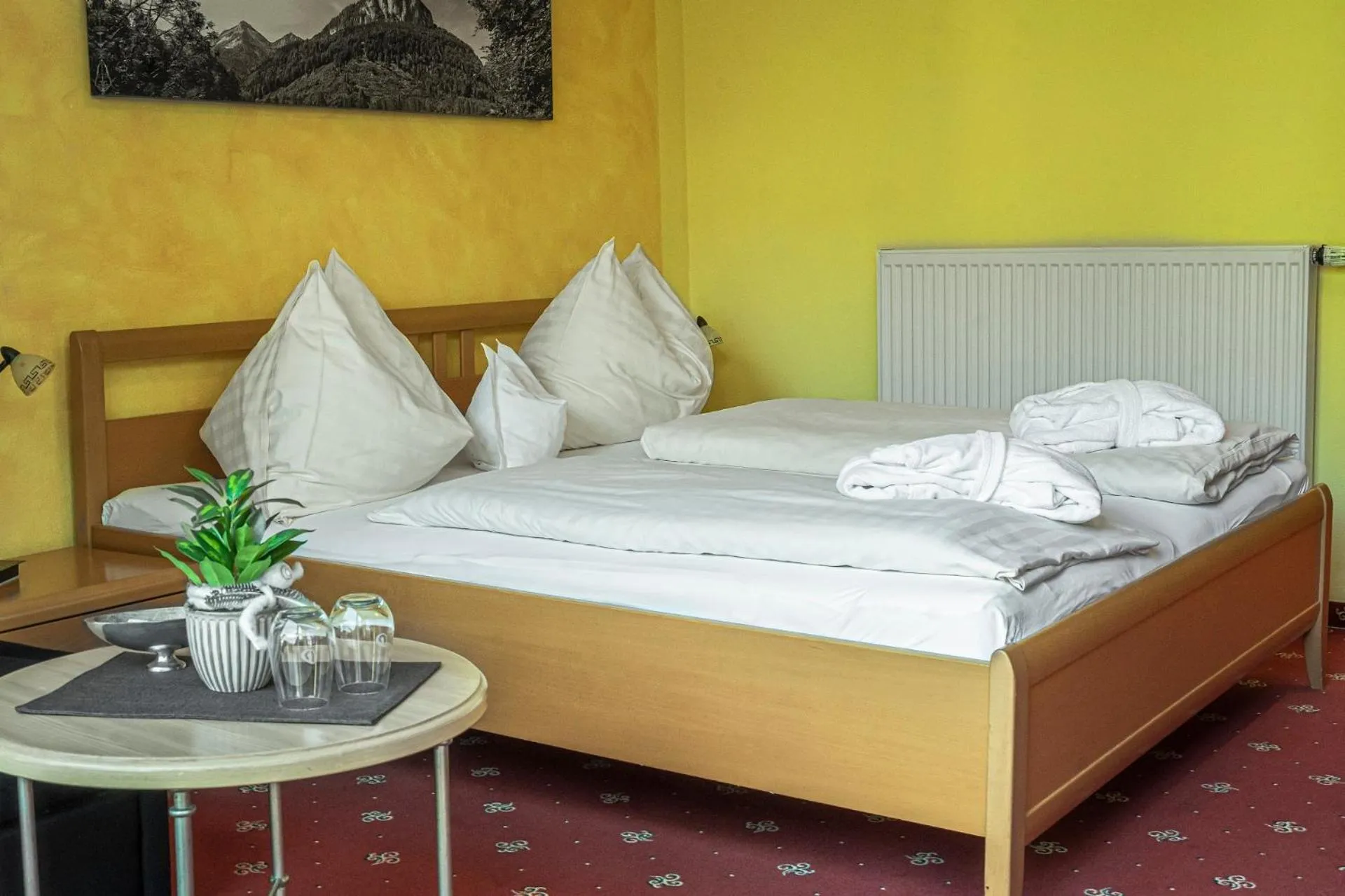 Photo of the whole room, Bed in DAS Hintersee