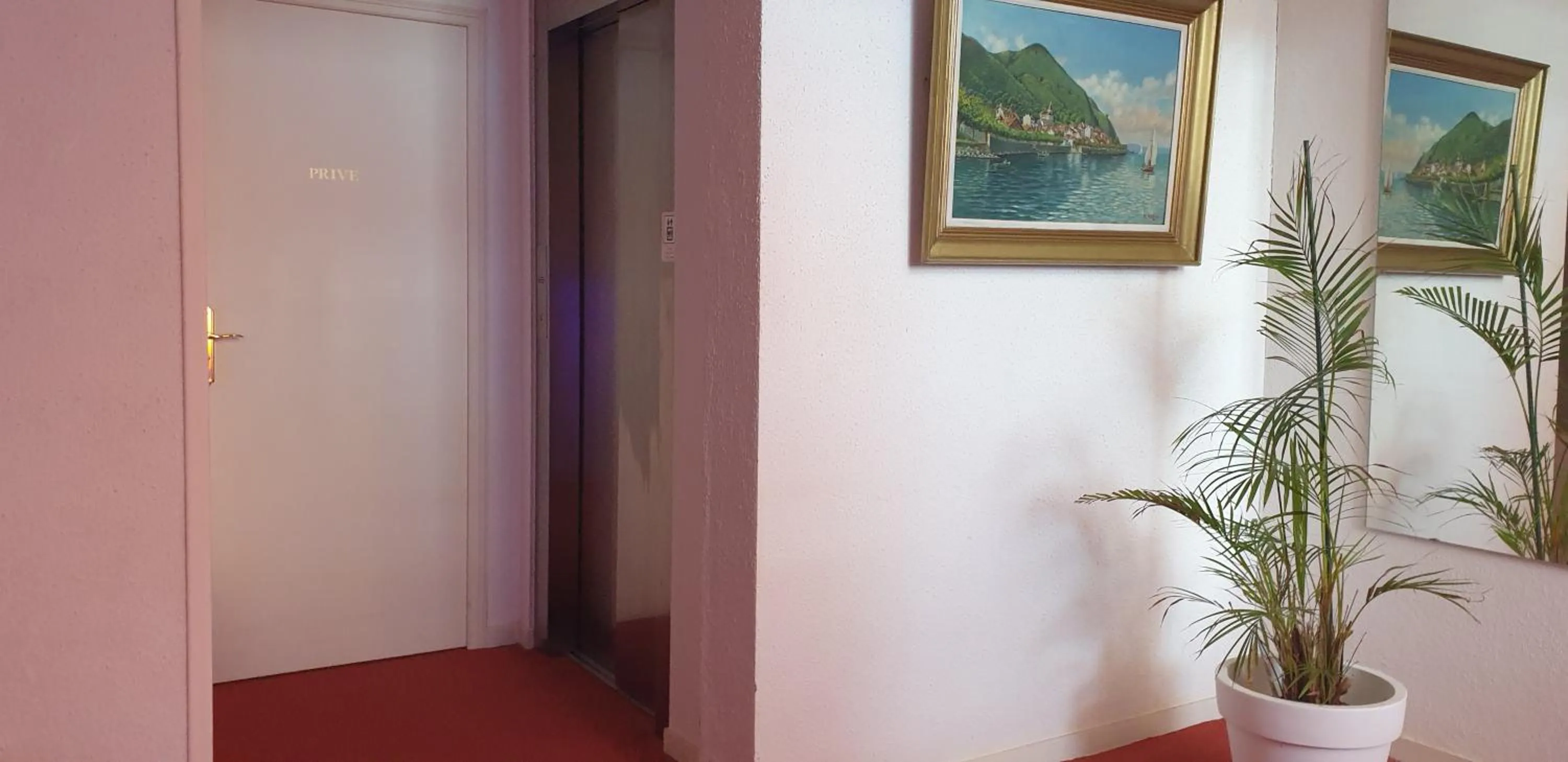 Property building in Logis Hôtel & Restaurant Le Fleurance