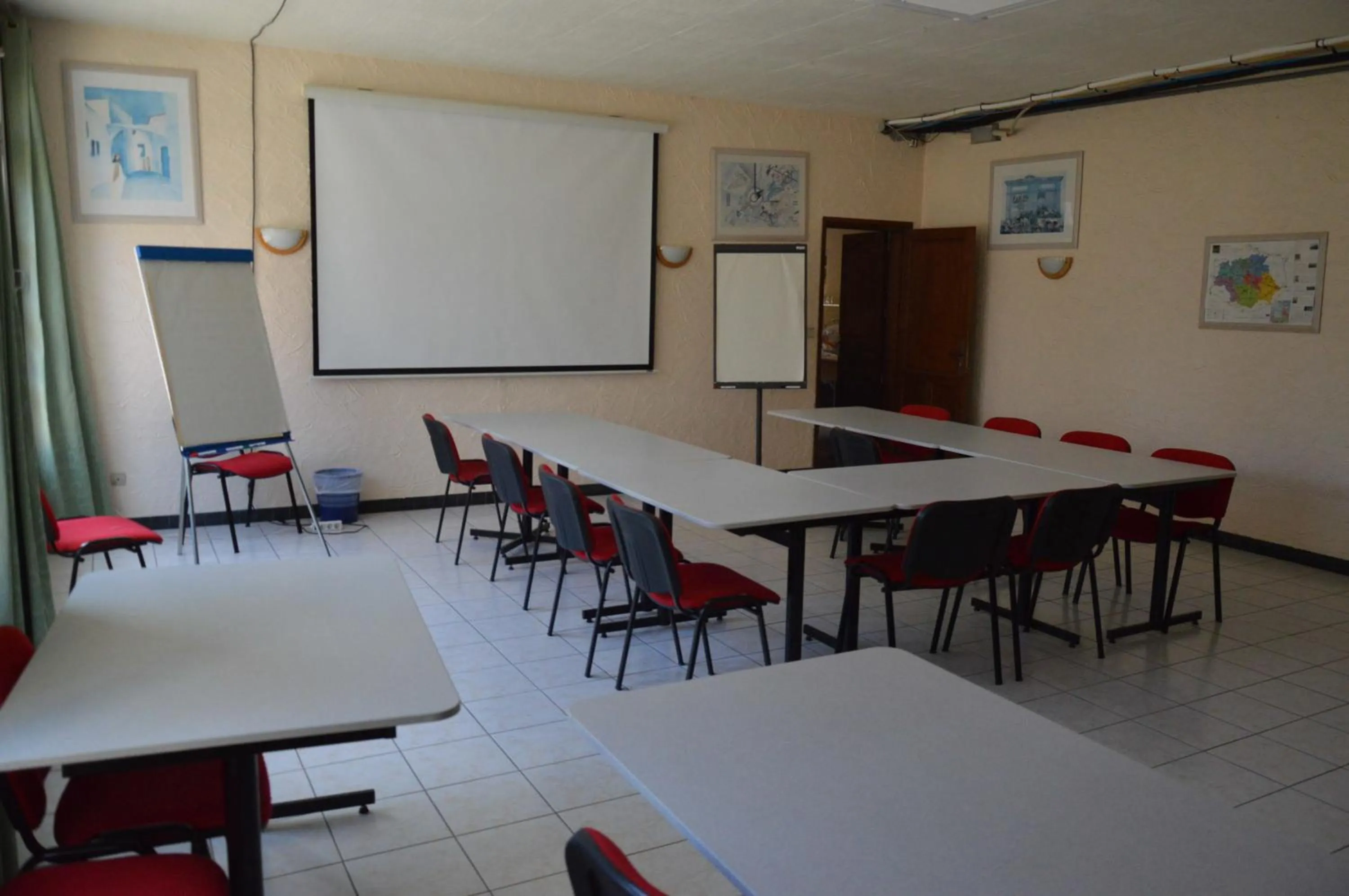 Business facilities in Logis Hôtel & Restaurant Le Fleurance