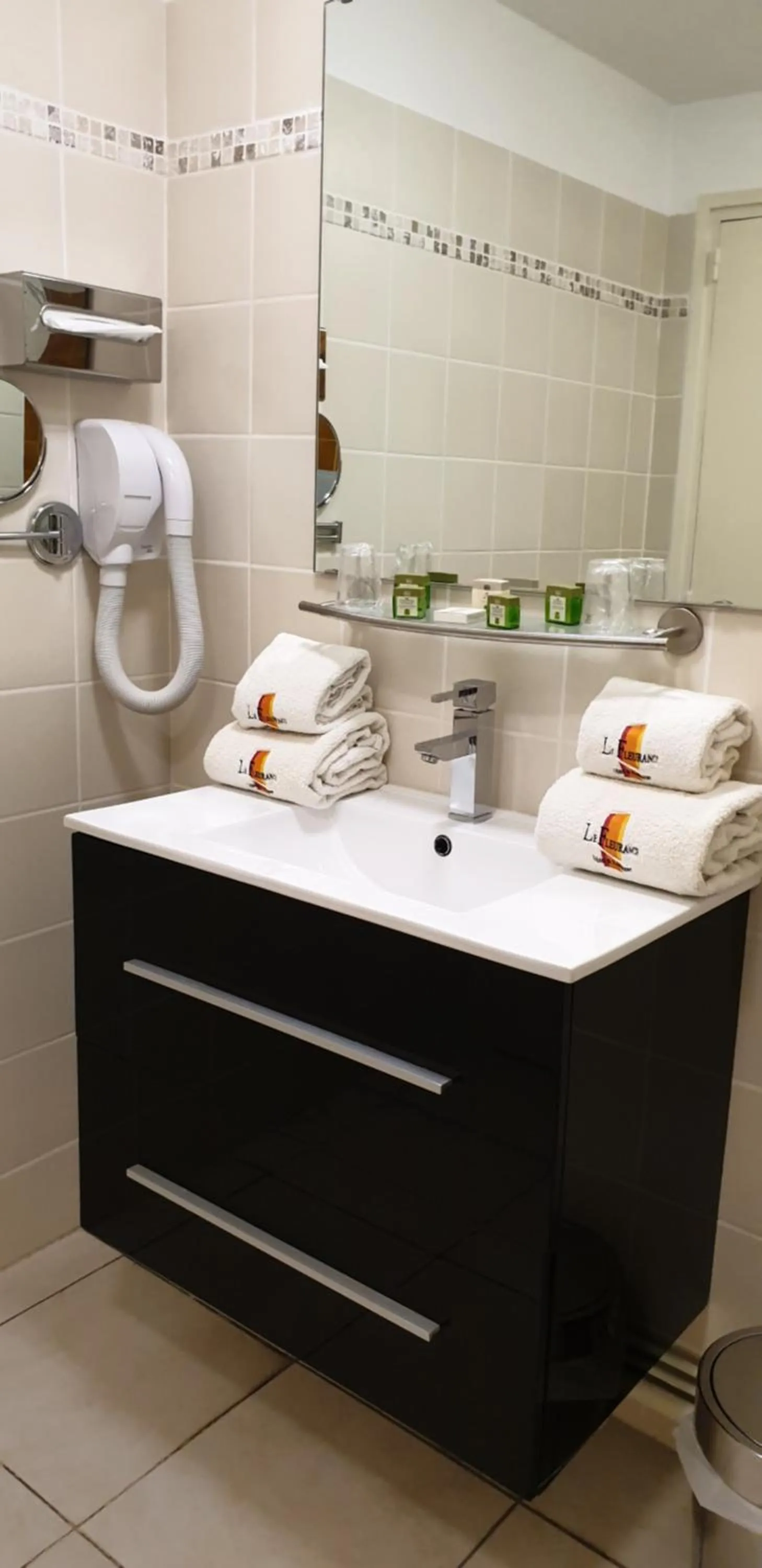 Logis Hôtel & Restaurant Le Fleurance