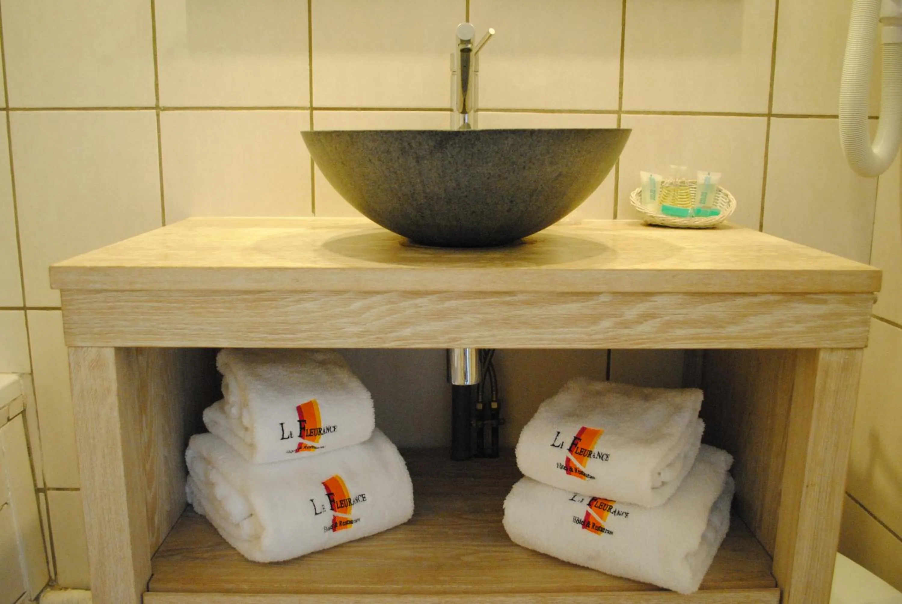 Bathroom in Logis Hôtel & Restaurant Le Fleurance