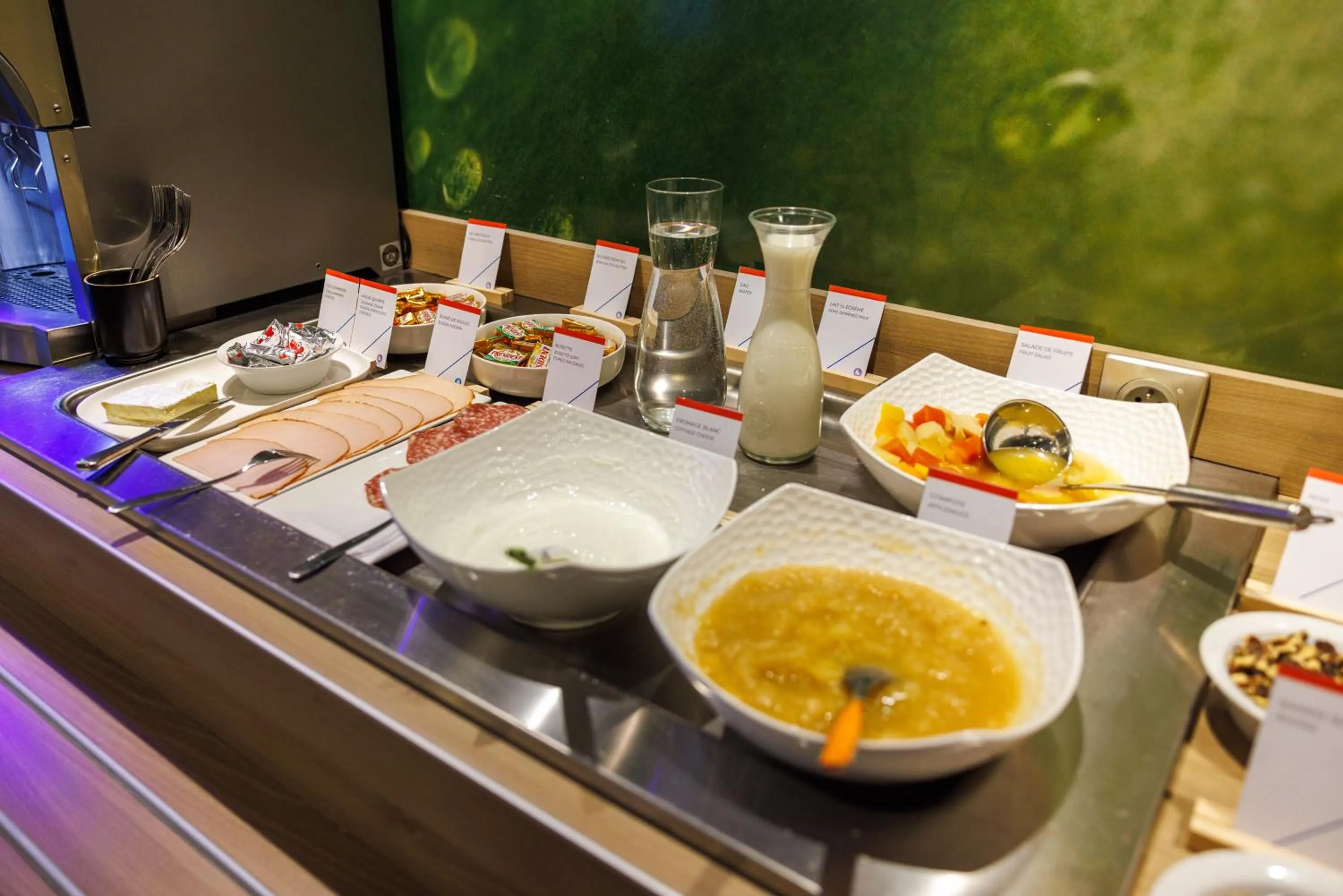 Breakfast in Hotel ibis budget Aix Les Bains - Grésy