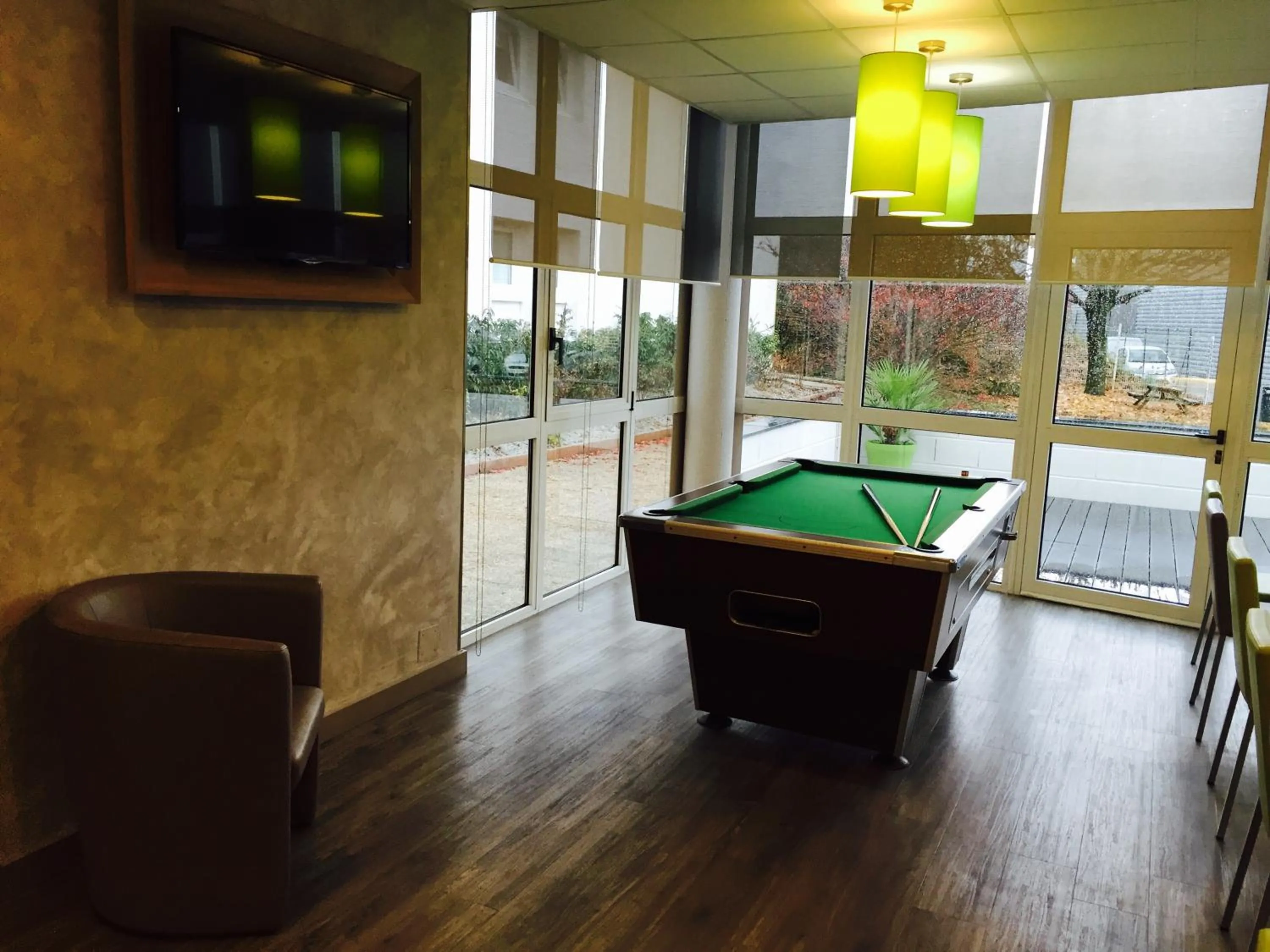 Billiard in Hotel ibis budget Aix Les Bains - Grésy