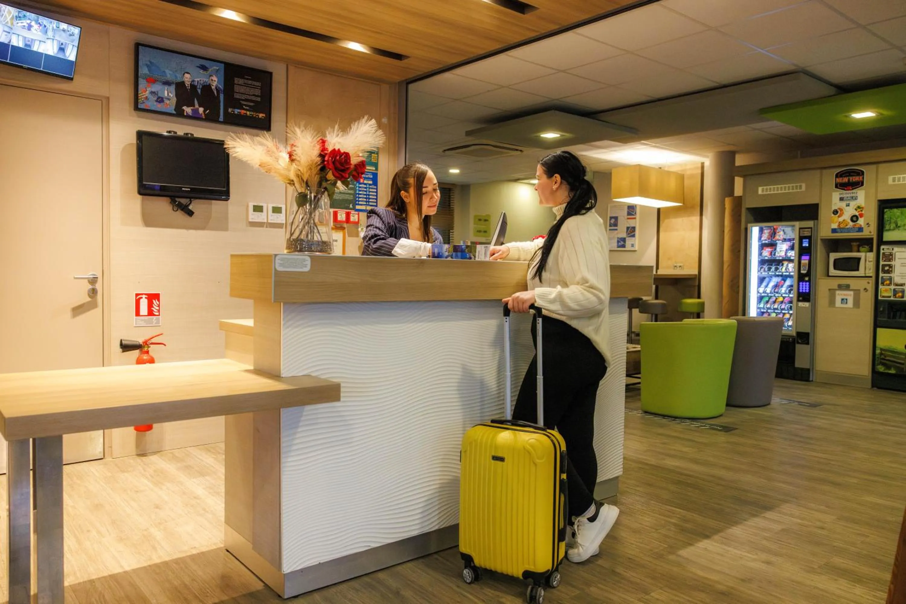 Lobby or reception in Hotel ibis budget Aix Les Bains - Grésy