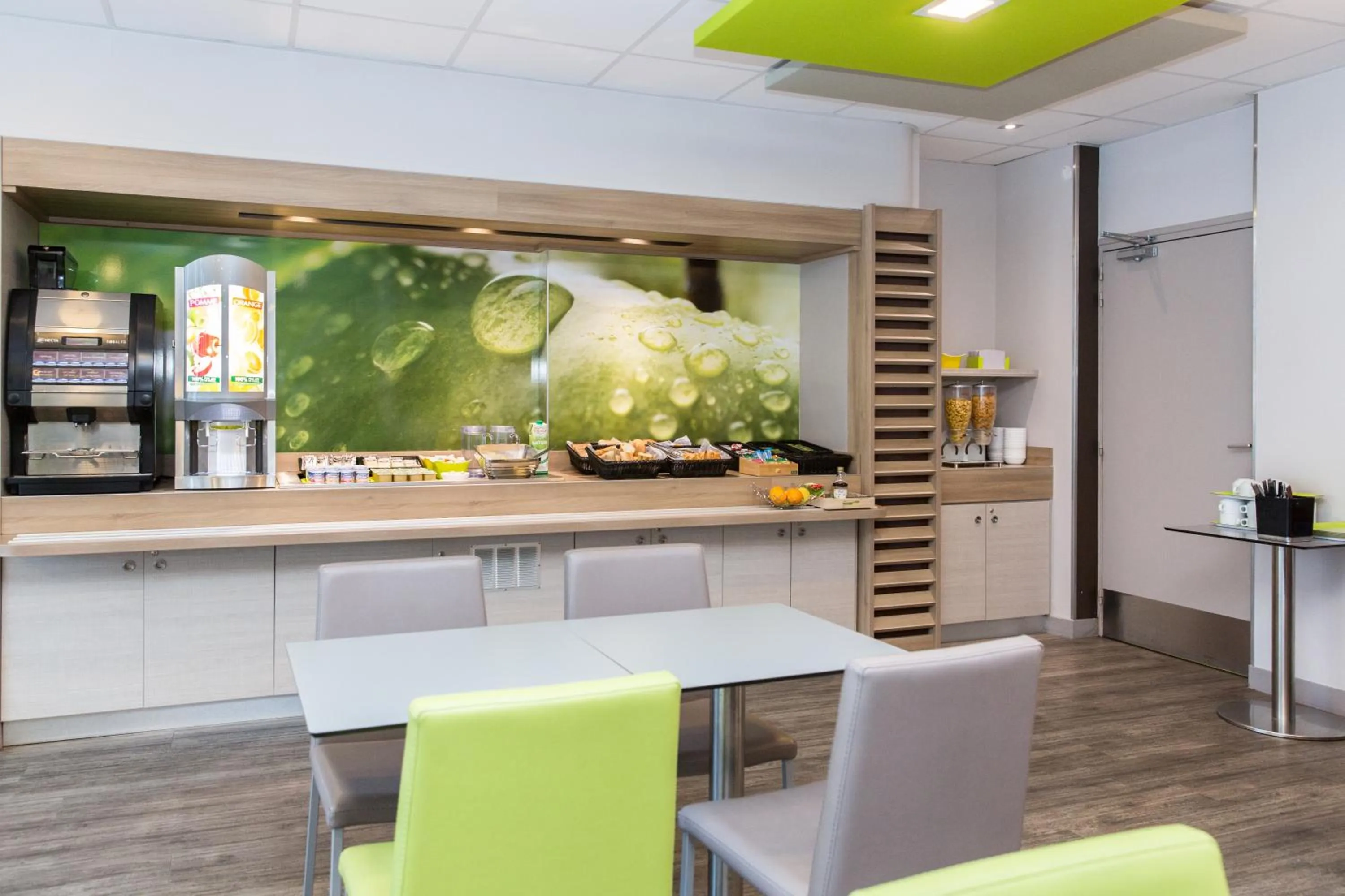 Buffet breakfast in Hotel ibis budget Aix Les Bains - Grésy