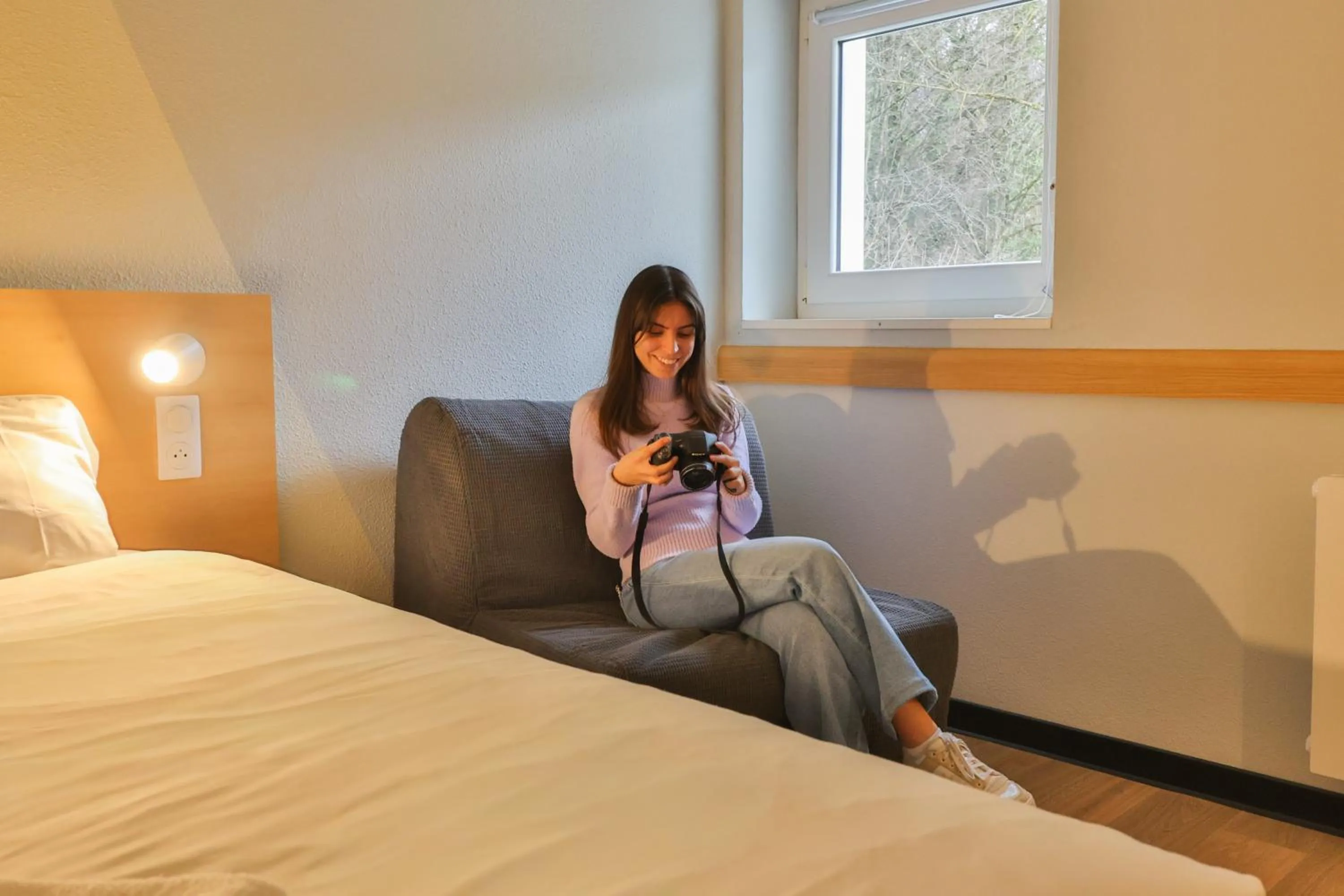 Bedroom, Bed in Hotel ibis budget Aix Les Bains - Grésy