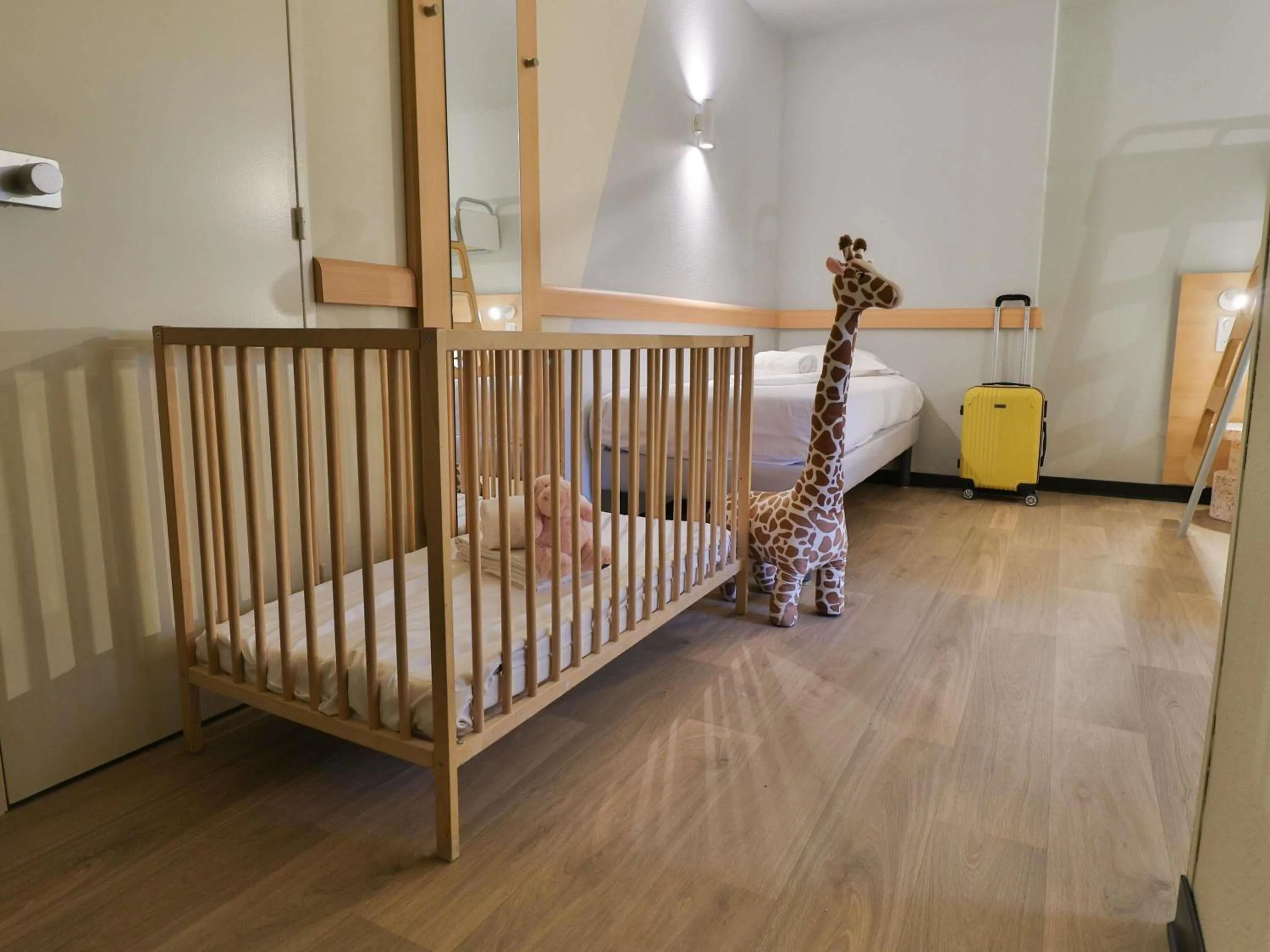 Bedroom, Bed in Hotel ibis budget Aix Les Bains - Grésy