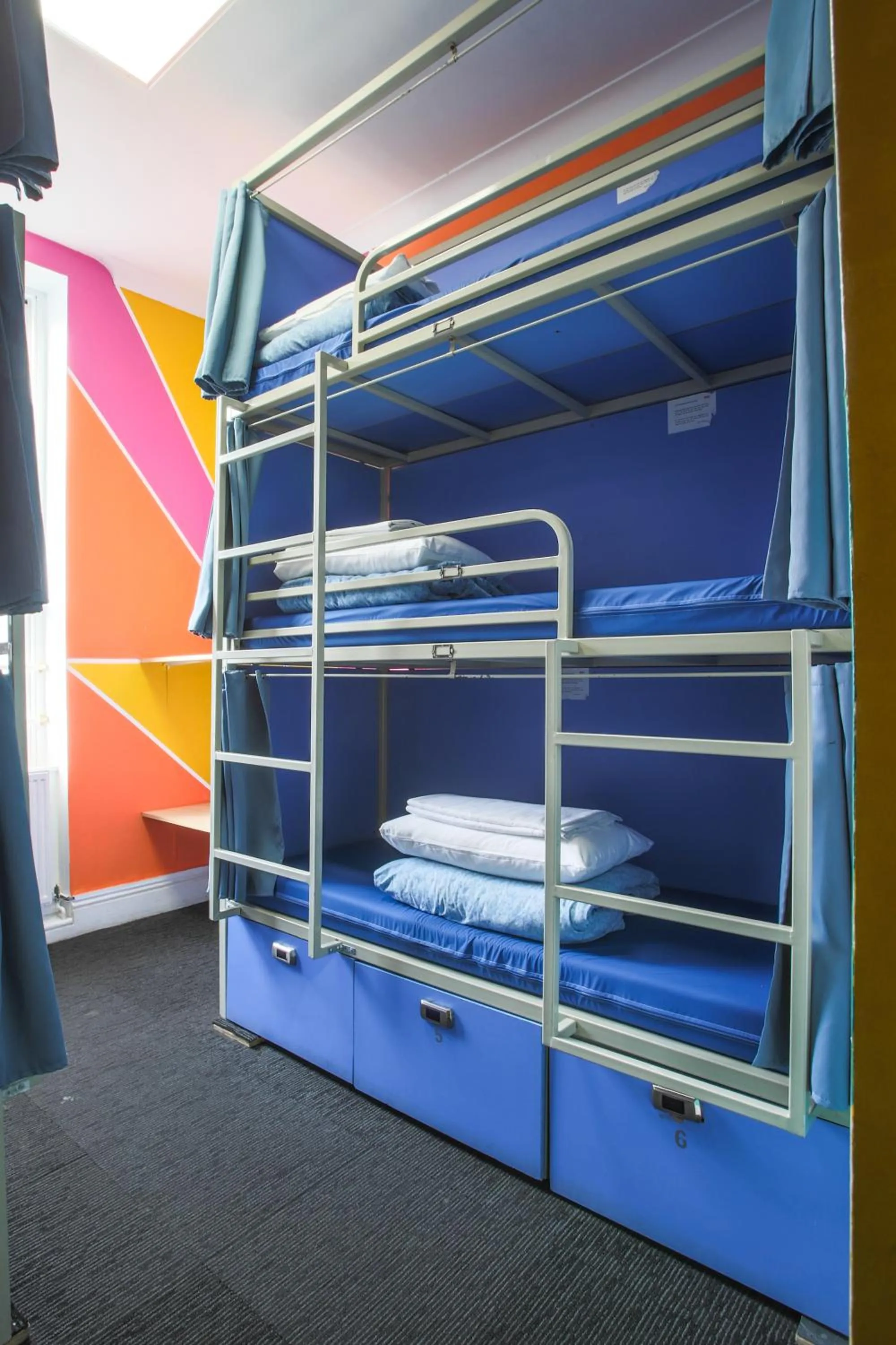 bunk bed, Bed in Smart Hyde Park View
