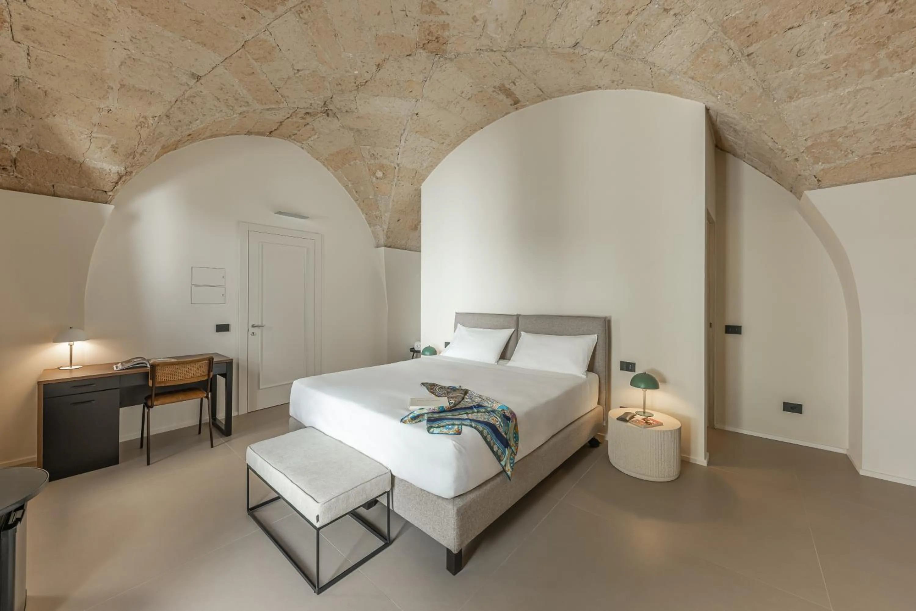 Photo of the whole room, Bed in Arco Vecchio Urban Suite - Epoca Collection