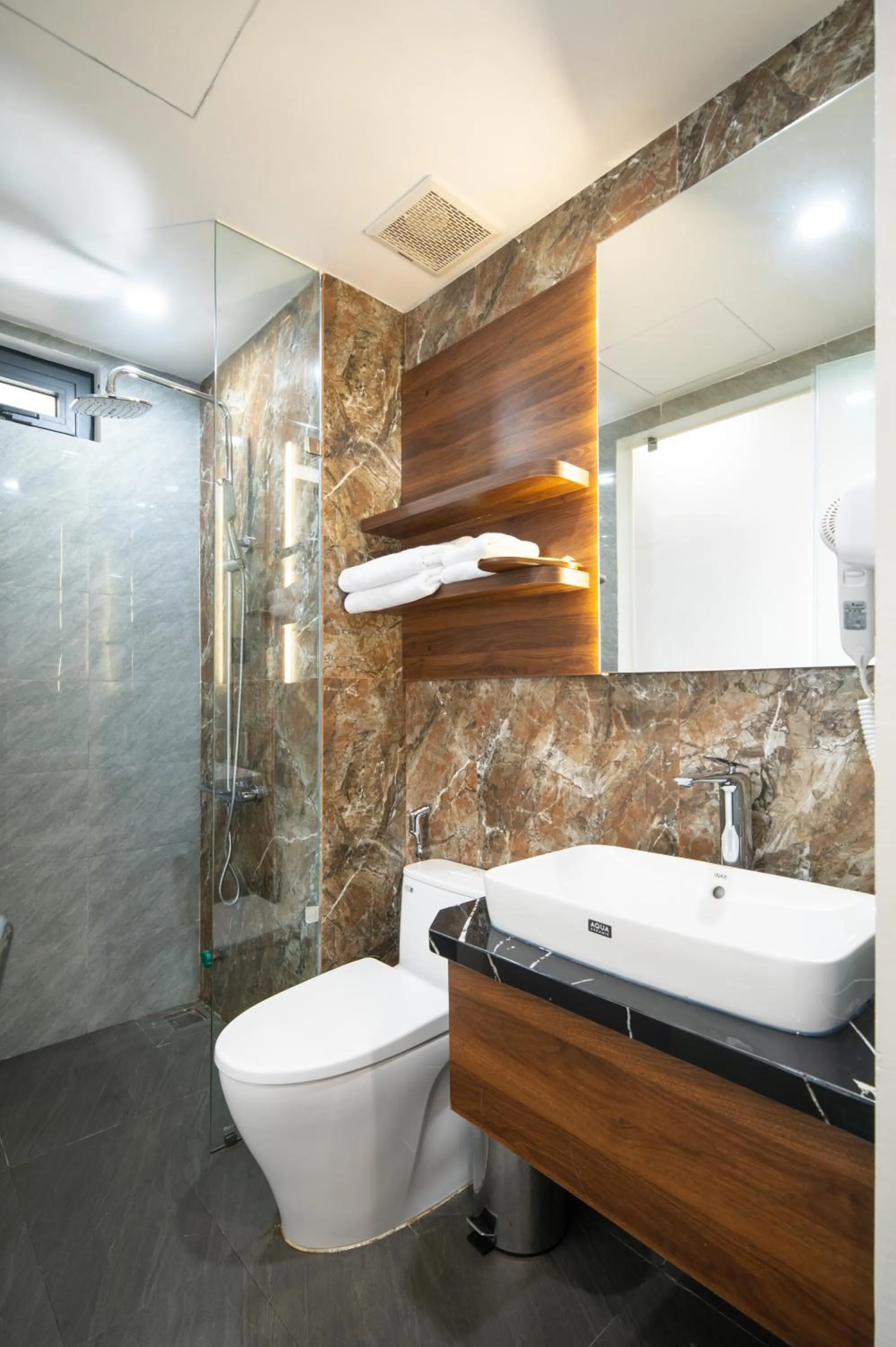 Bathroom in Eden Hue Hotel