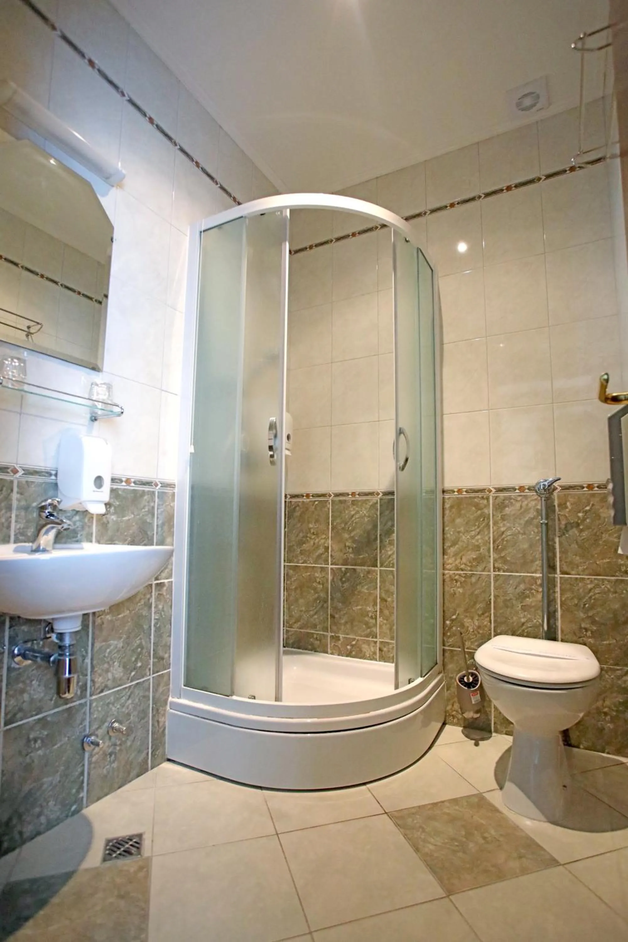 Shower in Hotel Lavica