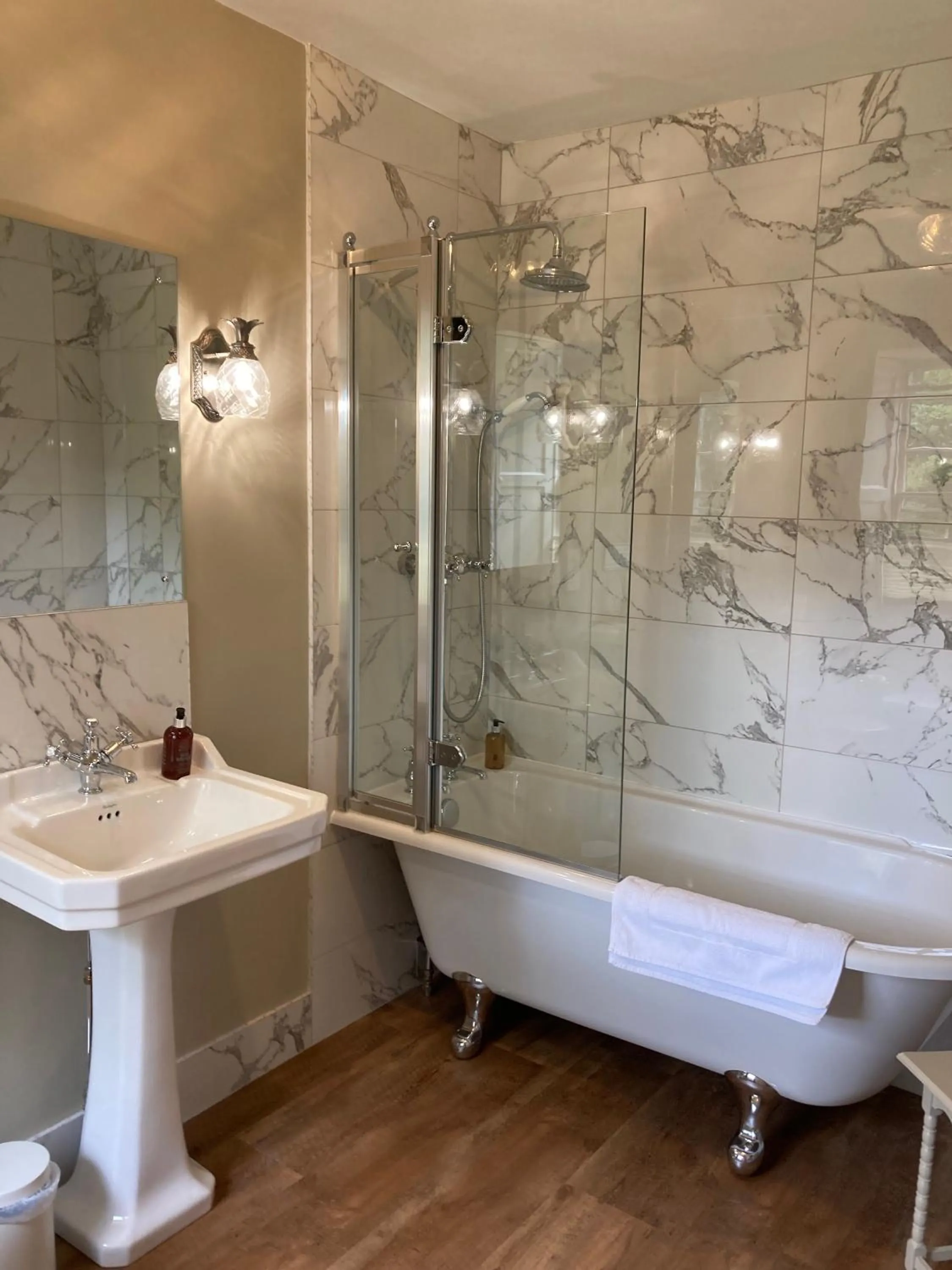 Bathroom in Bedrule Old Manse B&B