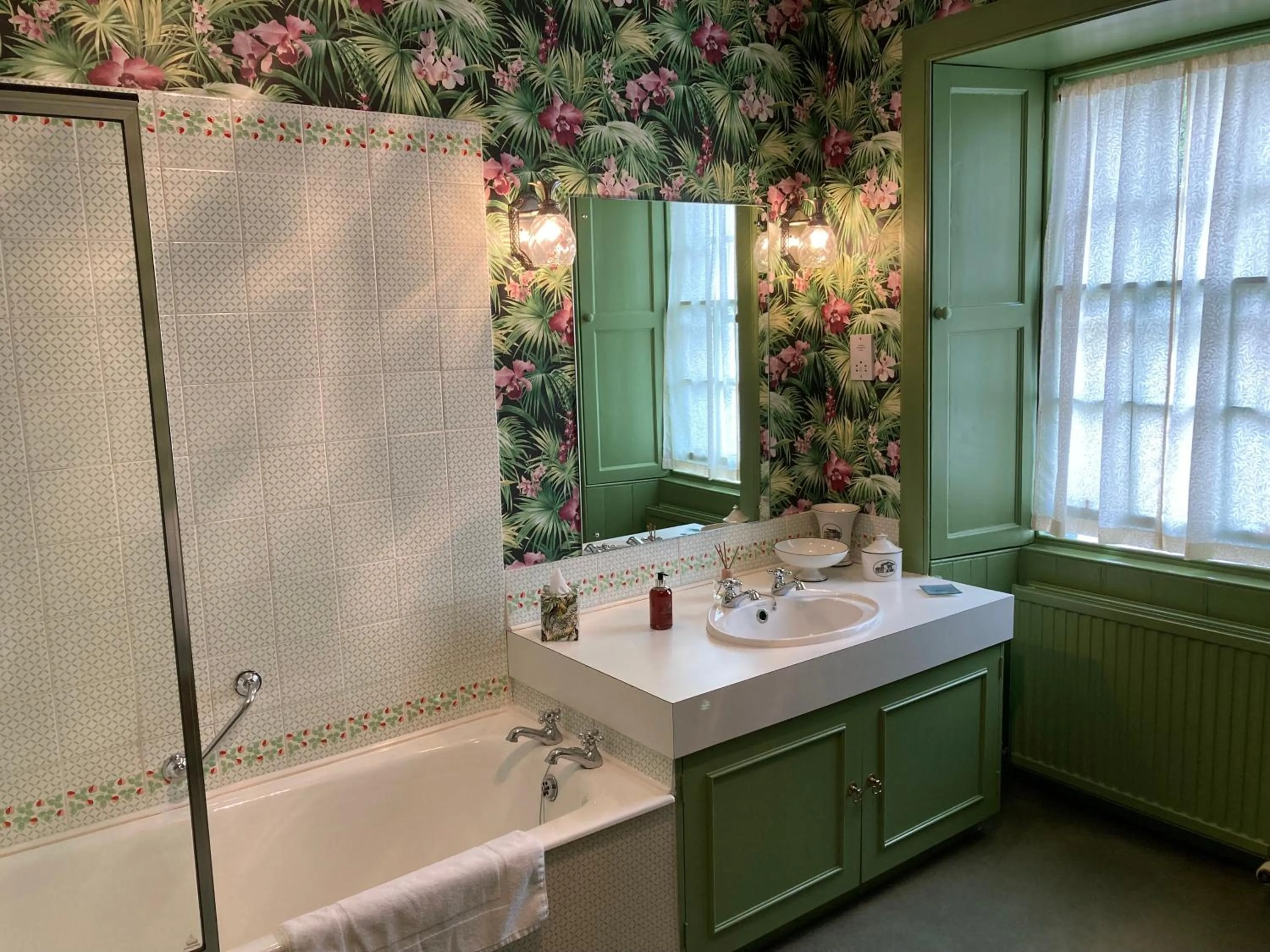 Bathroom in Bedrule Old Manse B&B