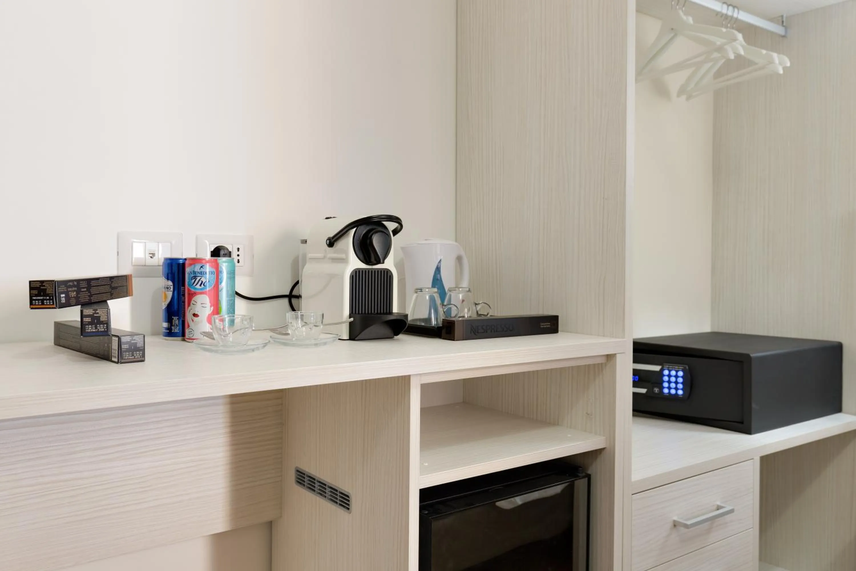 Coffee/tea facilities in Dolce Luxury Rooms