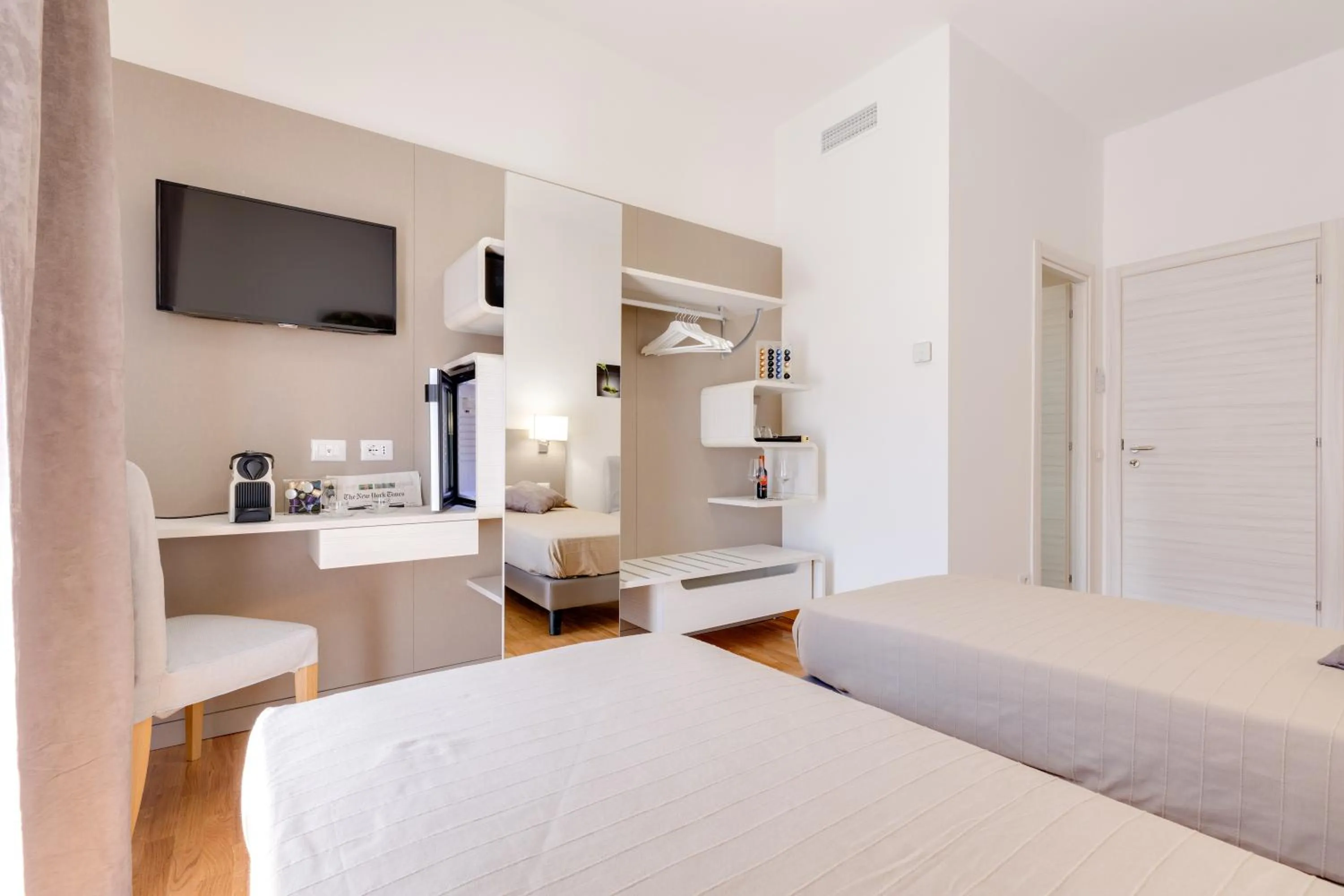 TV and multimedia, Bed in Dolce Luxury Rooms