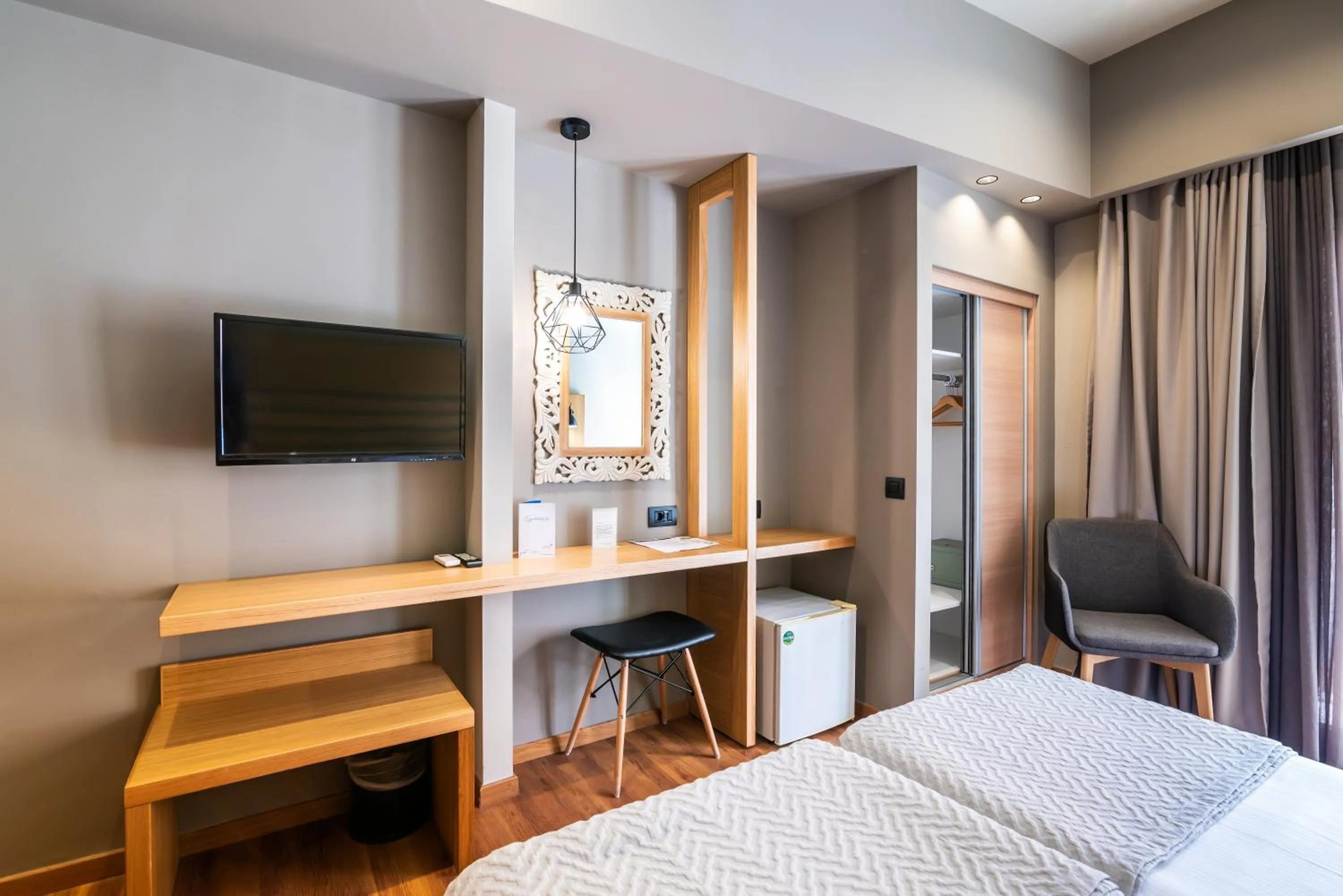 Bed in Agamemnon Hotel