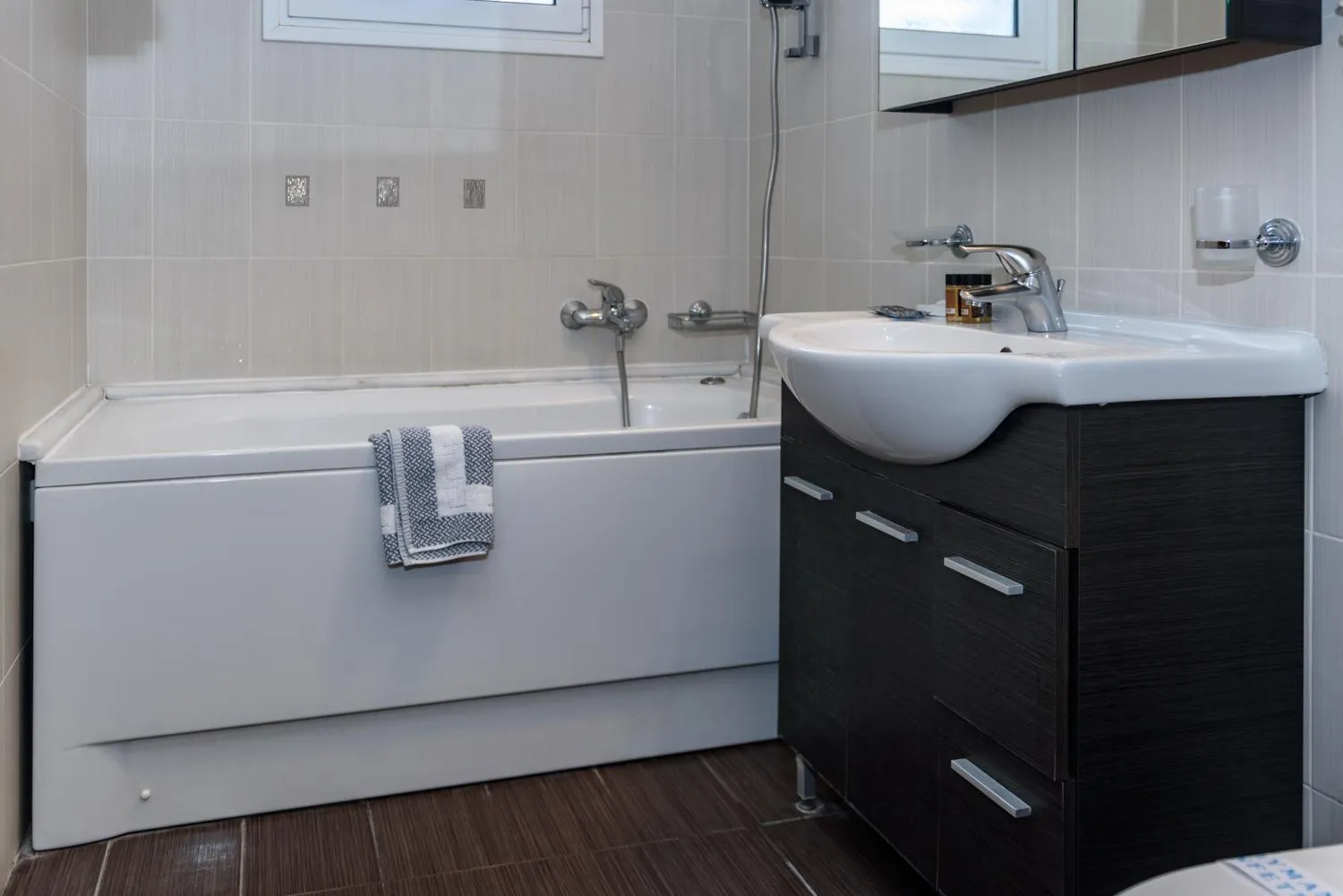 Bathroom in Agamemnon Hotel