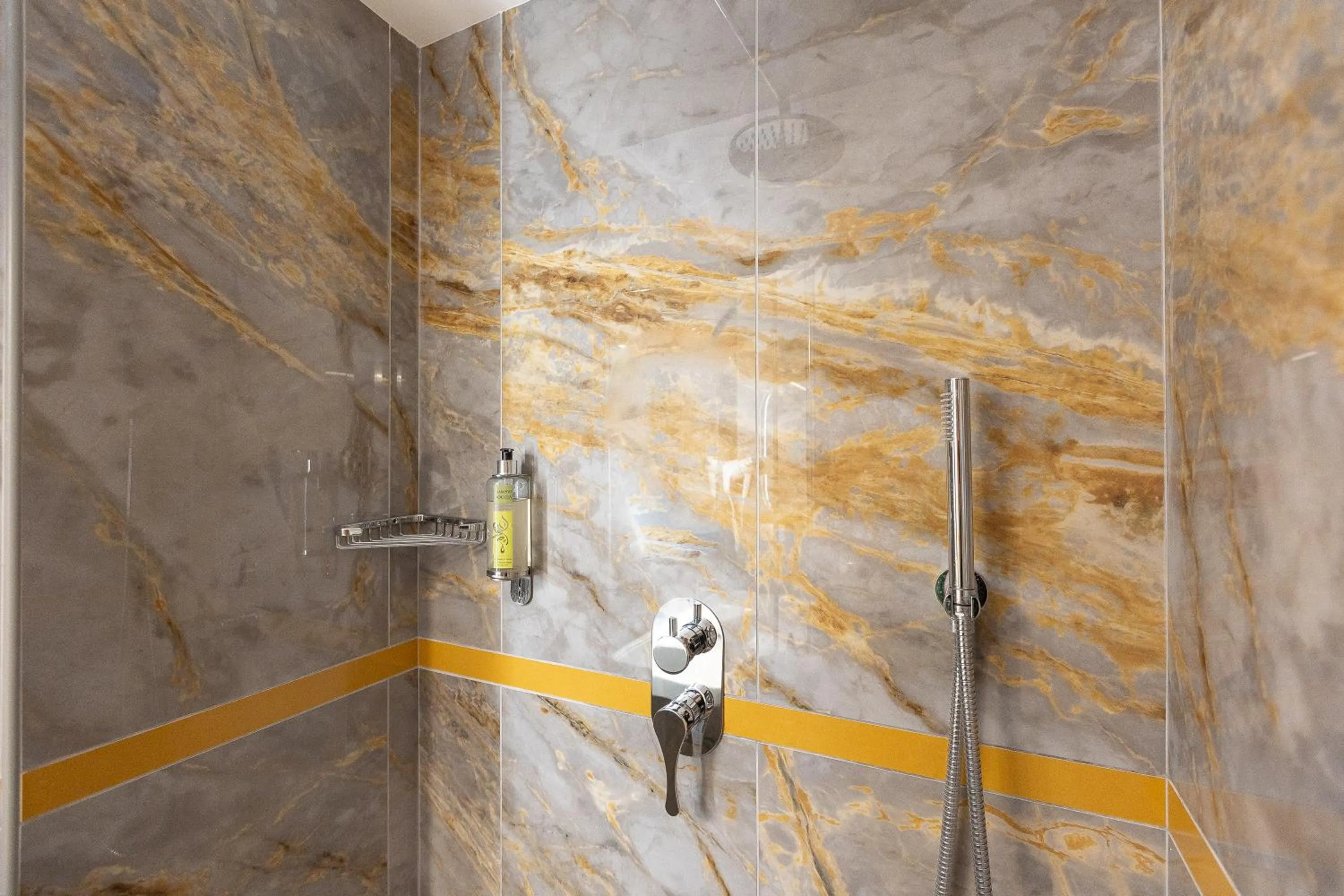 Shower in Rome To Stay